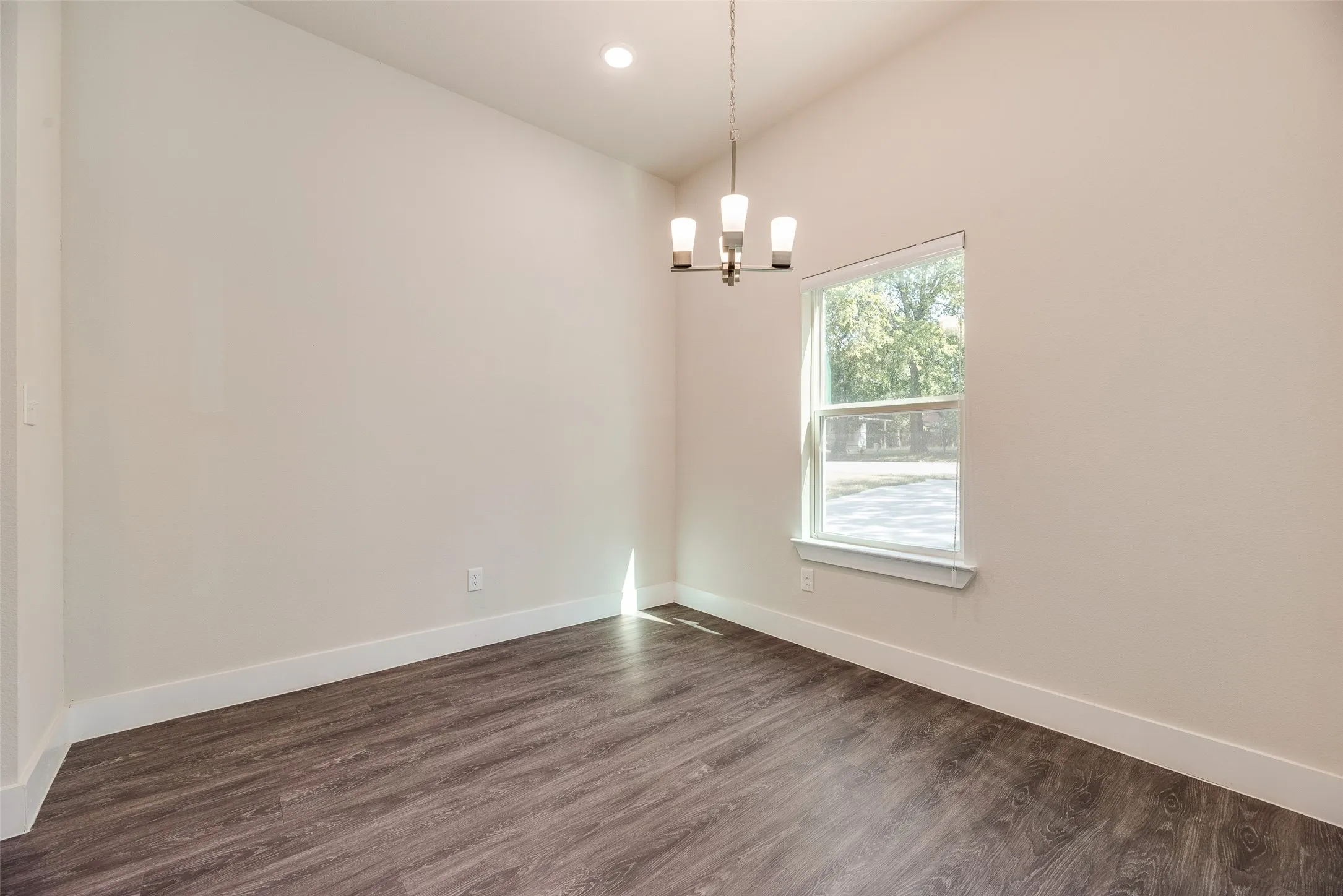 Single Family Residence For Rent in Grayson County , 1115 W Johnson Street, Denison, Texas 75020, 3 Bedroom, 2 Bathroom, 1 Garage spaces, 1,398 Sqft, built in 2023, mls#21361964, Real Estate Agent in Denison, Homes For Rent in Grayson county, Homes For Rent in Denison, Realtor in Denison Texas, Real Estate Brokerage Independent Realty Texas, Luminita Cordes Realtor