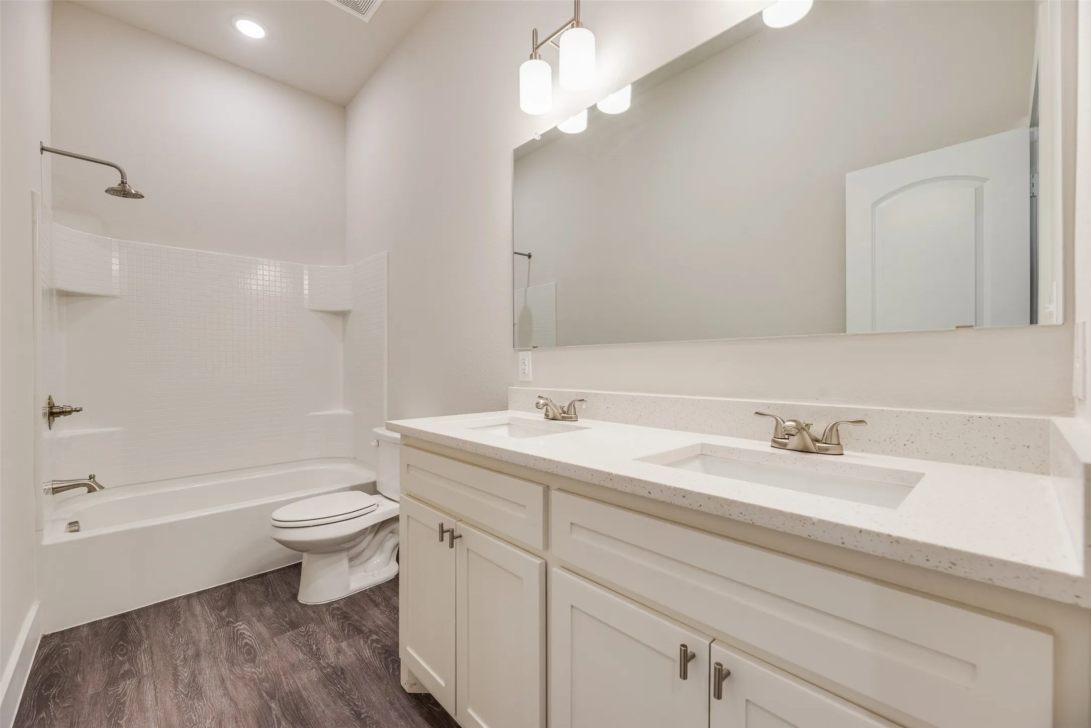Single Family Residence For Rent in Grayson County , 1115 W Johnson Street, Denison, Texas 75020, 3 Bedroom, 2 Bathroom, 1 Garage spaces, 1,398 Sqft, built in 2023, mls#21361964, Real Estate Agent in Denison, Homes For Rent in Grayson county, Homes For Rent in Denison, Realtor in Denison Texas, Real Estate Brokerage Independent Realty Texas, Luminita Cordes Realtor