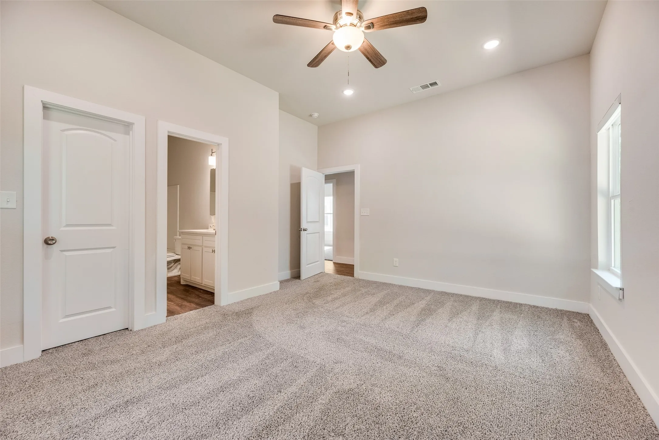 Single Family Residence For Rent in Grayson County , 1115 W Johnson Street, Denison, Texas 75020, 3 Bedroom, 2 Bathroom, 1 Garage spaces, 1,398 Sqft, built in 2023, mls#21361964, Real Estate Agent in Denison, Homes For Rent in Grayson county, Homes For Rent in Denison, Realtor in Denison Texas, Real Estate Brokerage Independent Realty Texas, Luminita Cordes Realtor