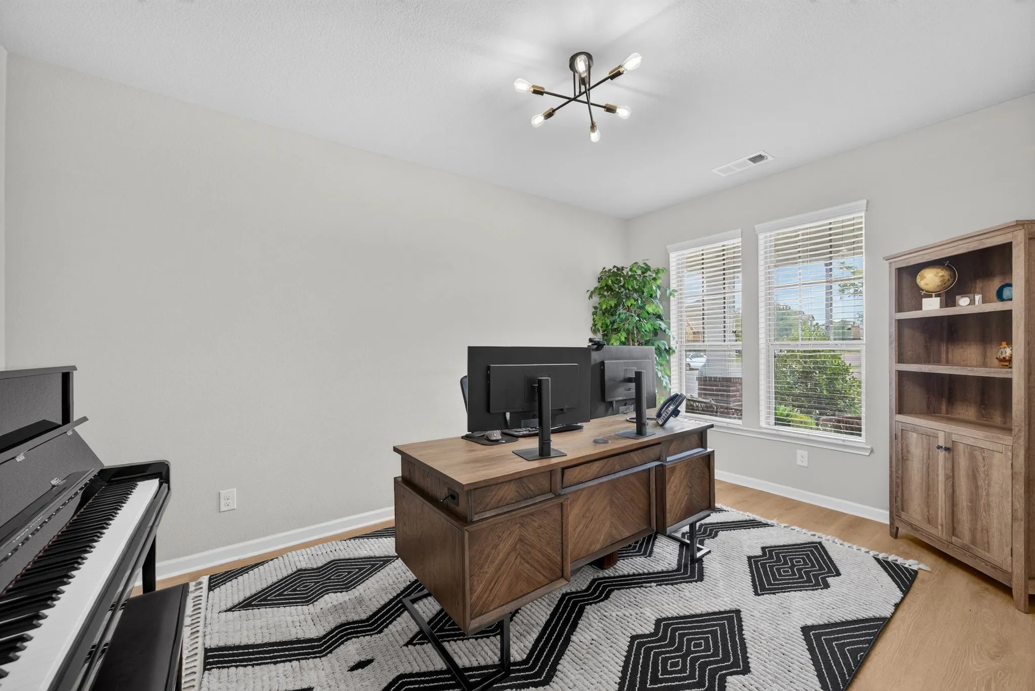 Single Family Residence For Sale in Kaufman County , 1649 Deerpath Drive, Forney, Texas 75126, 5 Bedroom, 4 Bathroom, 3 Garage spaces, 3,849 Sqft, built in 2018, mls#21358013, Real Estate Agent in Forney, Homes For Sale in Kaufman county, Homes For Sale in Forney, Realtor in Forney Texas, Real Estate Brokerage Independent Realty Texas, Luminita Cordes Realtor