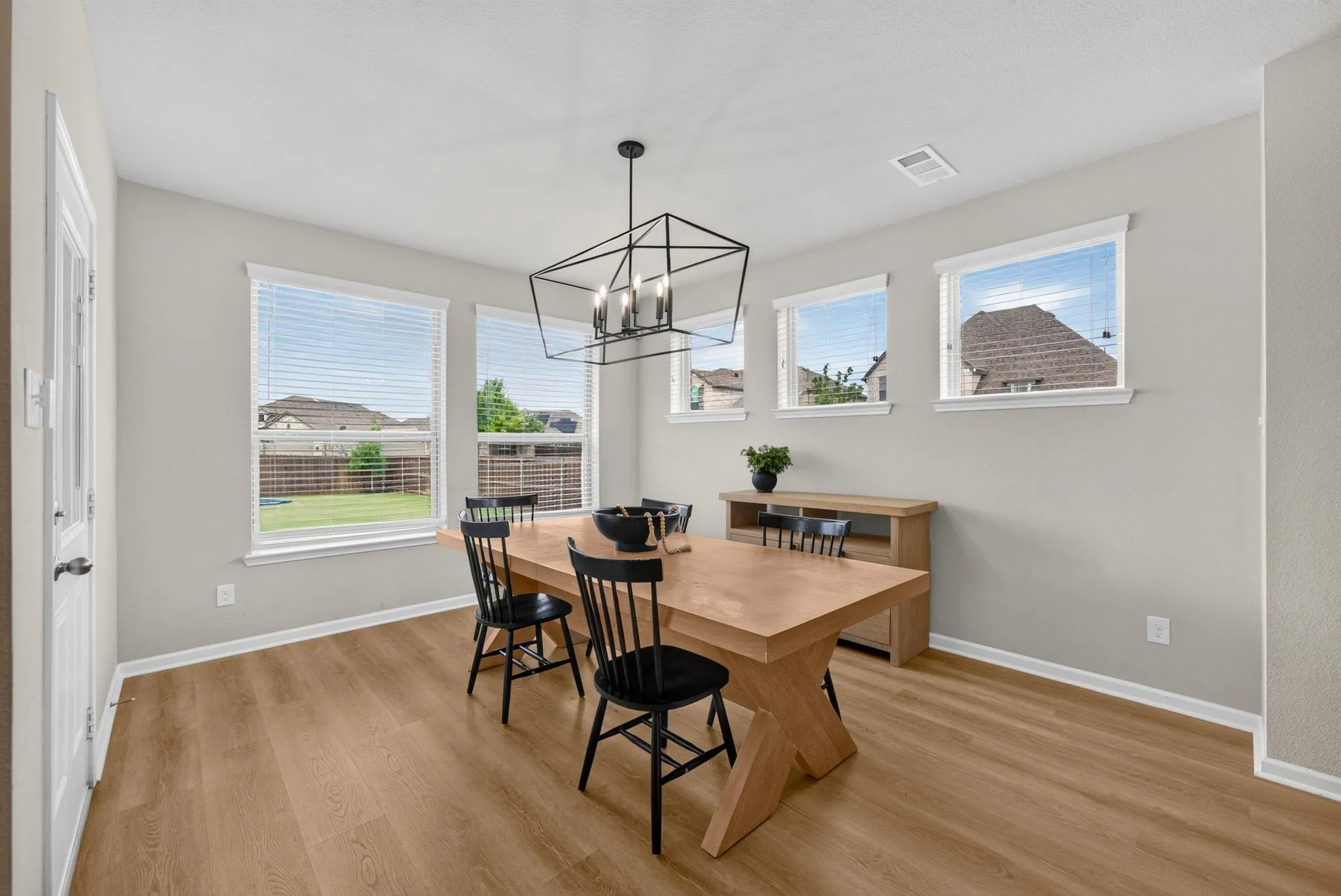 Single Family Residence For Sale in Kaufman County , 1649 Deerpath Drive, Forney, Texas 75126, 5 Bedroom, 4 Bathroom, 3 Garage spaces, 3,849 Sqft, built in 2018, mls#21358013, Real Estate Agent in Forney, Homes For Sale in Kaufman county, Homes For Sale in Forney, Realtor in Forney Texas, Real Estate Brokerage Independent Realty Texas, Luminita Cordes Realtor