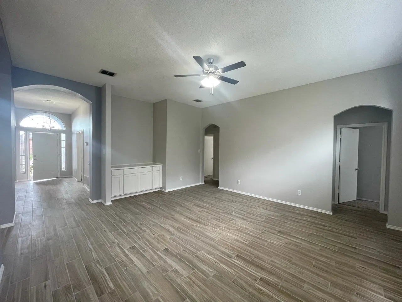 Single Family Residence For Rent in Tarrant County , 7709 Amsterdam Lane, Arlington, Texas 76002, 4 Bedroom, 2 Bathroom, 2 Garage spaces, 2,086 Sqft, built in 1996, Price $2,450, mls#21362263, Real Estate Agent in Arlington, Homes For Rent in Tarrant county, Homes For Rent in Arlington, Realtor in Arlington Texas, Real Estate Brokerage Independent Realty Texas, Luminita Cordes Realtor