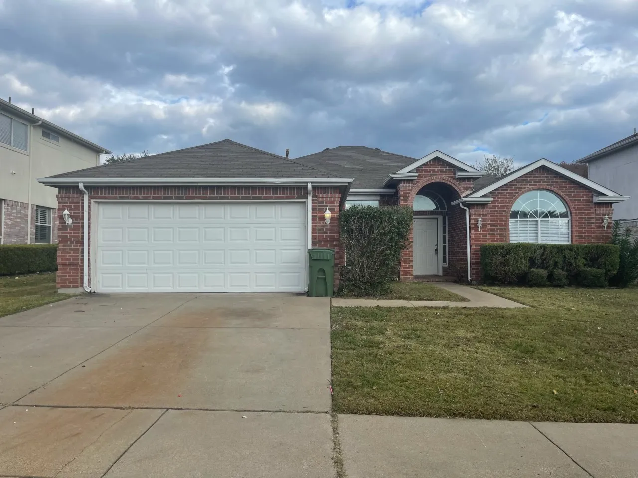 Single Family Residence For Rent in Tarrant County , 7709 Amsterdam Lane, Arlington, Texas 76002, 4 Bedroom, 2 Bathroom, 2 Garage spaces, 2,086 Sqft, built in 1996, Price $2,450, mls#21362263, Real Estate Agent in Arlington, Homes For Rent in Tarrant county, Homes For Rent in Arlington, Realtor in Arlington Texas, Real Estate Brokerage Independent Realty Texas, Luminita Cordes Realtor