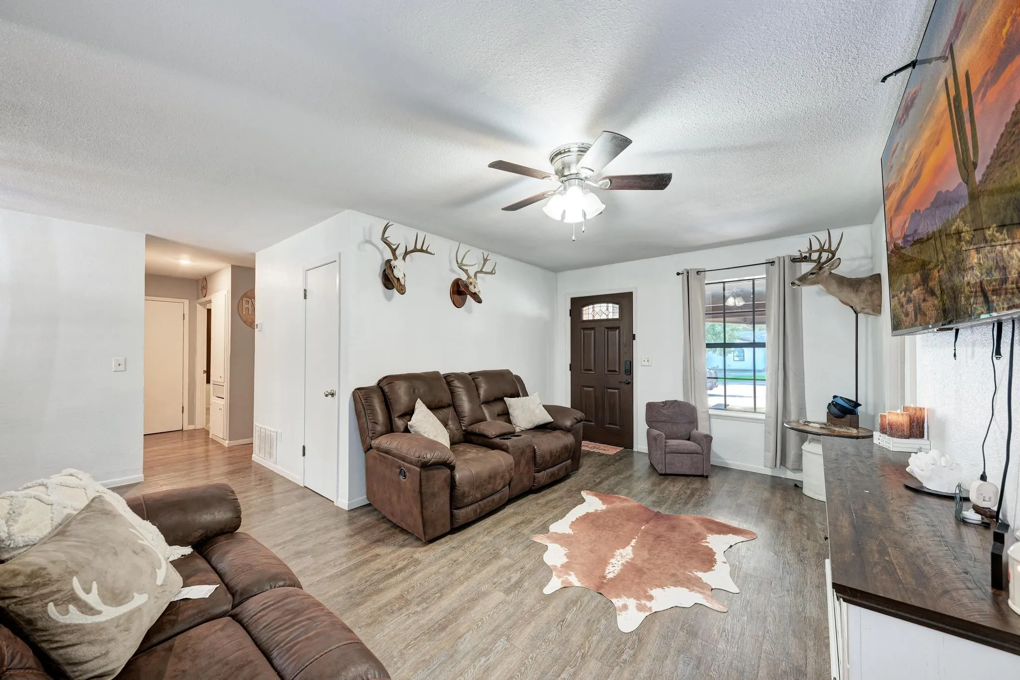 Single Family Residence For Sale in Lampasas County , 1407 W Avenue C, Lampasas, Texas 76550, 4 Bedroom, 2 Bathroom, Garage spaces, 1,568 Sqft, built in 1986, mls#21359120, Real Estate Agent in Lampasas, Homes For Sale in Lampasas county, Homes For Sale in Lampasas, Realtor in Lampasas Texas, Real Estate Brokerage Independent Realty Texas, Luminita Cordes Realtor