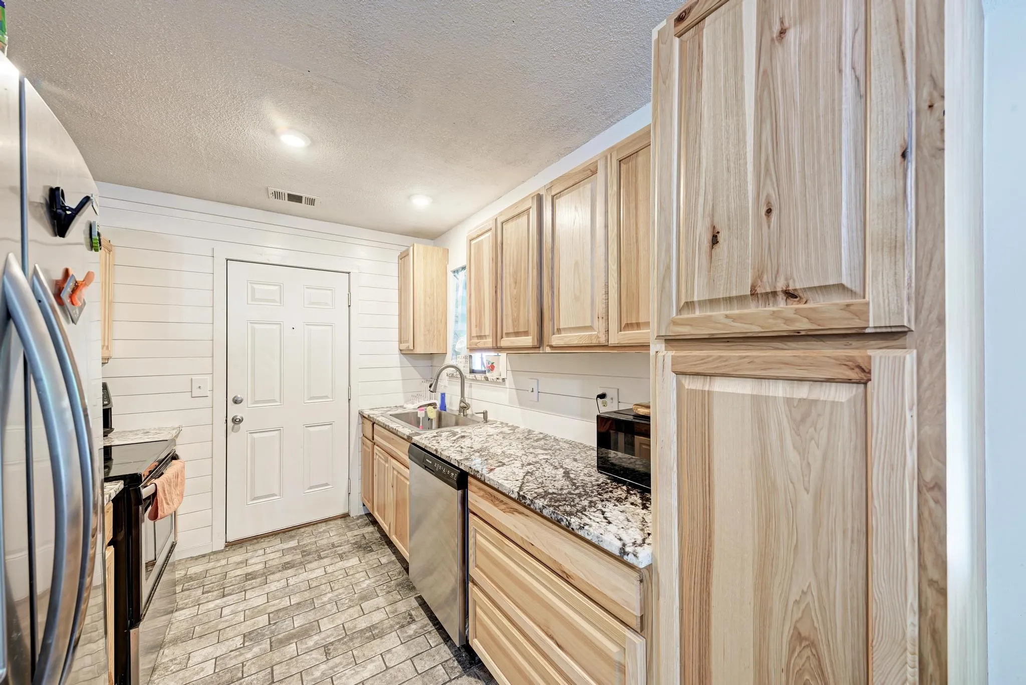 Single Family Residence For Sale in Lampasas County , 1407 W Avenue C, Lampasas, Texas 76550, 4 Bedroom, 2 Bathroom, Garage spaces, 1,568 Sqft, built in 1986, mls#21359120, Real Estate Agent in Lampasas, Homes For Sale in Lampasas county, Homes For Sale in Lampasas, Realtor in Lampasas Texas, Real Estate Brokerage Independent Realty Texas, Luminita Cordes Realtor
