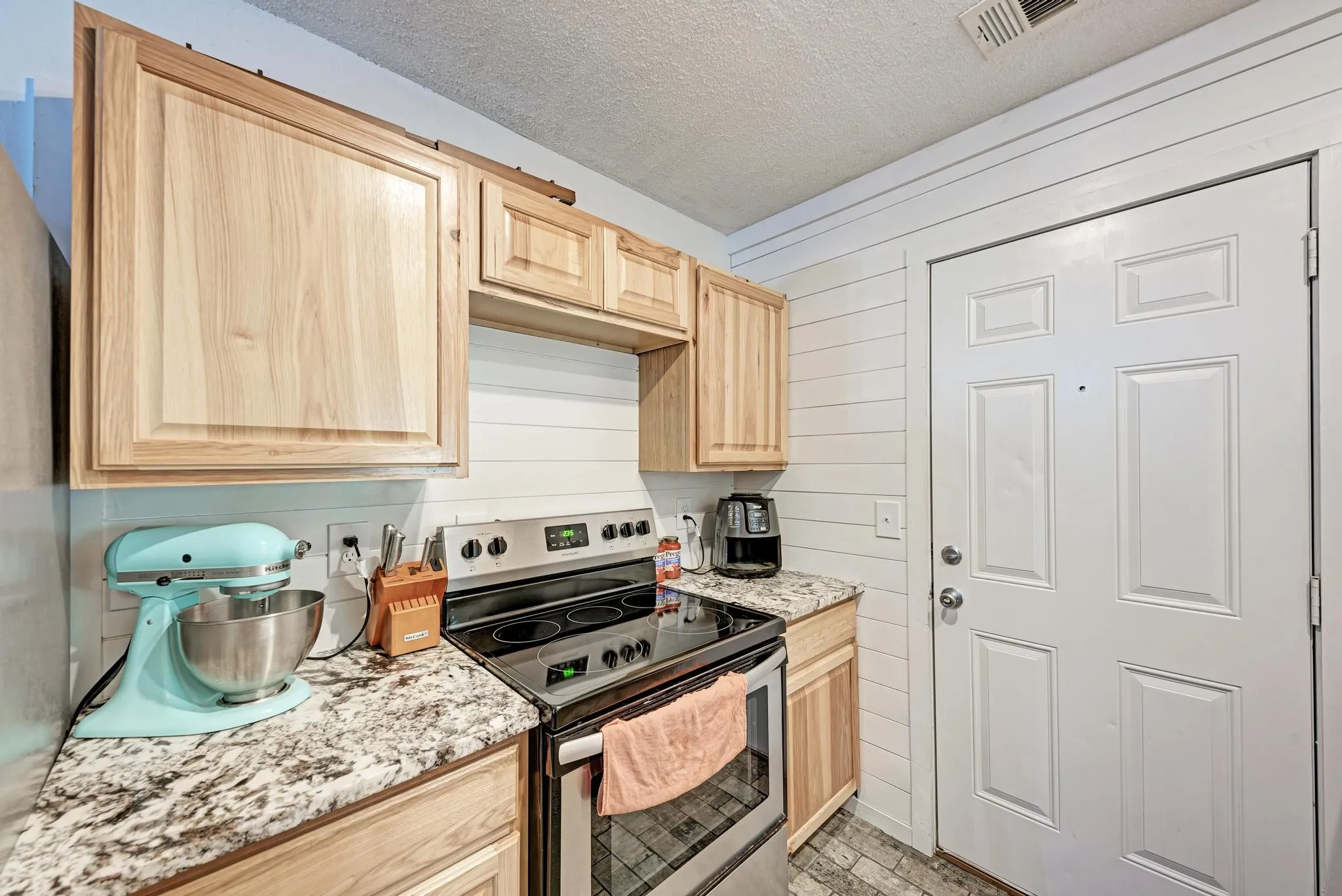 Single Family Residence For Sale in Lampasas County , 1407 W Avenue C, Lampasas, Texas 76550, 4 Bedroom, 2 Bathroom, Garage spaces, 1,568 Sqft, built in 1986, mls#21359120, Real Estate Agent in Lampasas, Homes For Sale in Lampasas county, Homes For Sale in Lampasas, Realtor in Lampasas Texas, Real Estate Brokerage Independent Realty Texas, Luminita Cordes Realtor