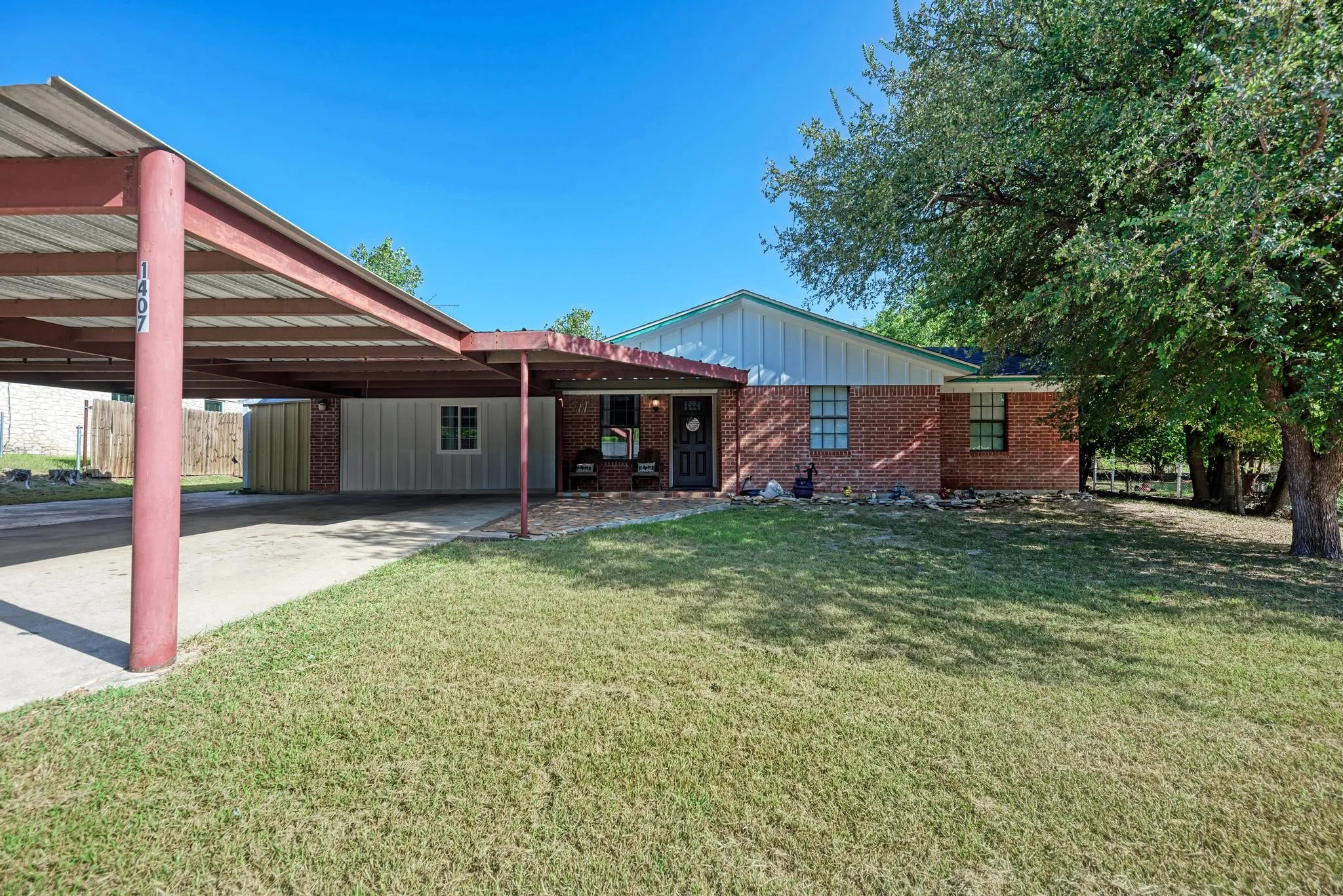 Single Family Residence For Sale in Lampasas County , 1407 W Avenue C, Lampasas, Texas 76550, 4 Bedroom, 2 Bathroom, Garage spaces, 1,568 Sqft, built in 1986, mls#21359120, Real Estate Agent in Lampasas, Homes For Sale in Lampasas county, Homes For Sale in Lampasas, Realtor in Lampasas Texas, Real Estate Brokerage Independent Realty Texas, Luminita Cordes Realtor