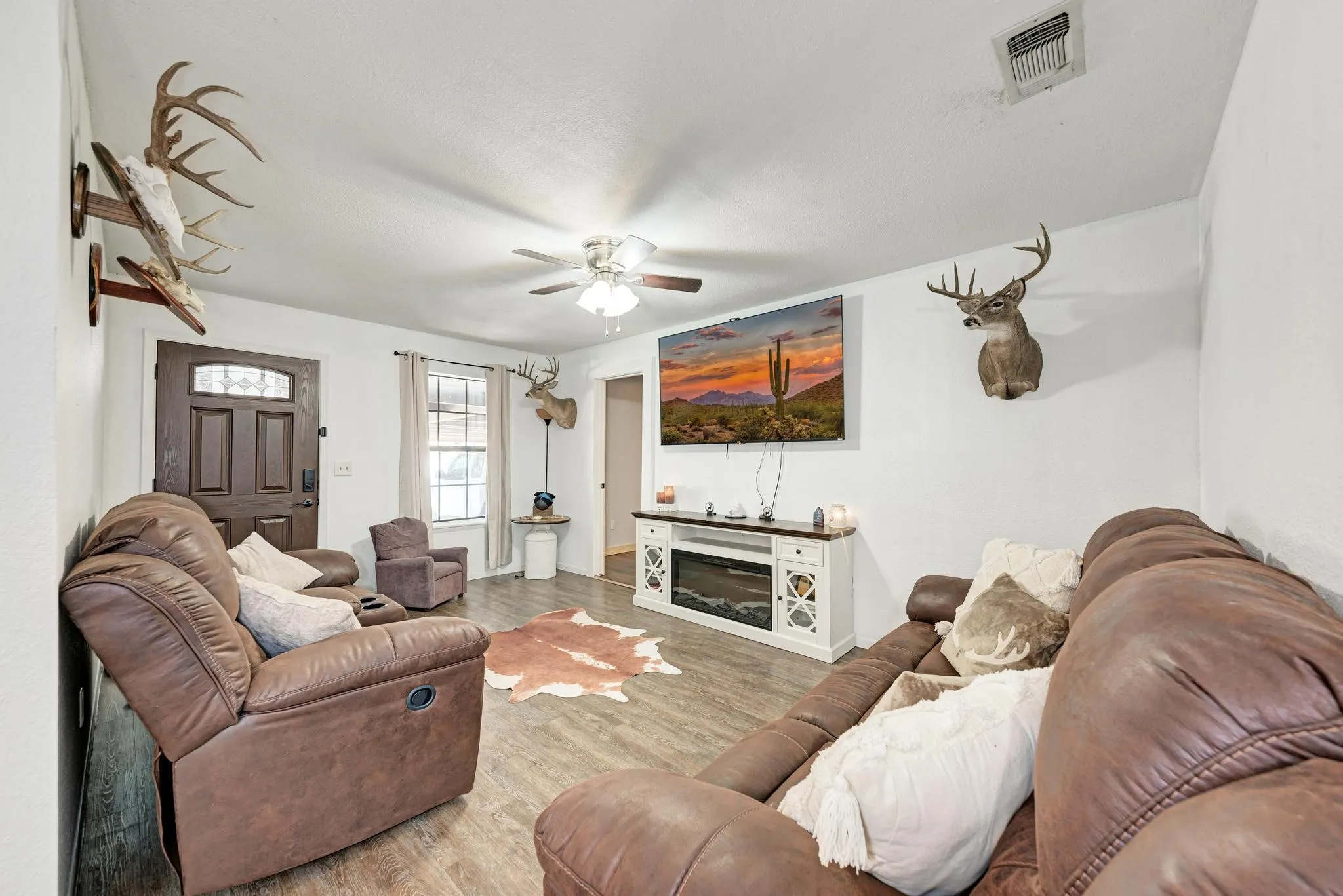 Single Family Residence For Sale in Lampasas County , 1407 W Avenue C, Lampasas, Texas 76550, 4 Bedroom, 2 Bathroom, Garage spaces, 1,568 Sqft, built in 1986, mls#21359120, Real Estate Agent in Lampasas, Homes For Sale in Lampasas county, Homes For Sale in Lampasas, Realtor in Lampasas Texas, Real Estate Brokerage Independent Realty Texas, Luminita Cordes Realtor