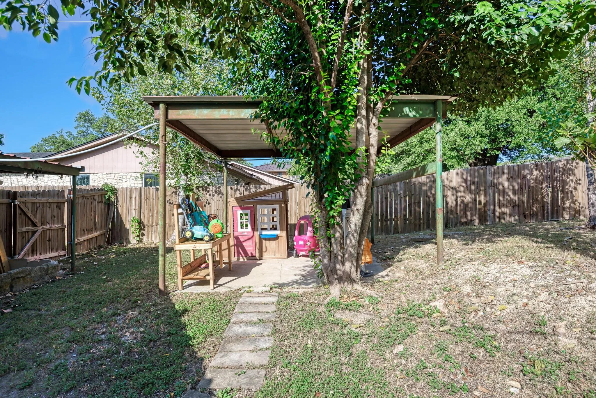Single Family Residence For Sale in Lampasas County , 1407 W Avenue C, Lampasas, Texas 76550, 4 Bedroom, 2 Bathroom, Garage spaces, 1,568 Sqft, built in 1986, mls#21359120, Real Estate Agent in Lampasas, Homes For Sale in Lampasas county, Homes For Sale in Lampasas, Realtor in Lampasas Texas, Real Estate Brokerage Independent Realty Texas, Luminita Cordes Realtor