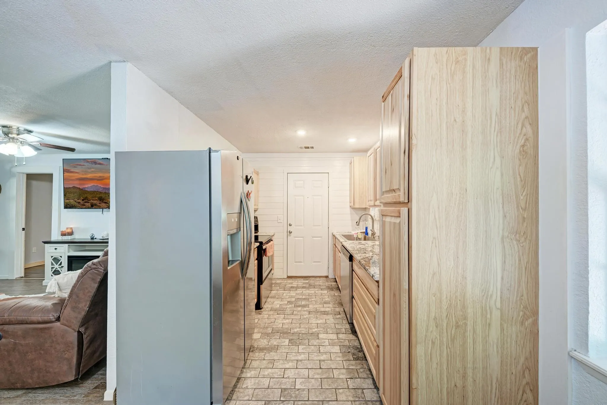Single Family Residence For Sale in Lampasas County , 1407 W Avenue C, Lampasas, Texas 76550, 4 Bedroom, 2 Bathroom, Garage spaces, 1,568 Sqft, built in 1986, mls#21359120, Real Estate Agent in Lampasas, Homes For Sale in Lampasas county, Homes For Sale in Lampasas, Realtor in Lampasas Texas, Real Estate Brokerage Independent Realty Texas, Luminita Cordes Realtor
