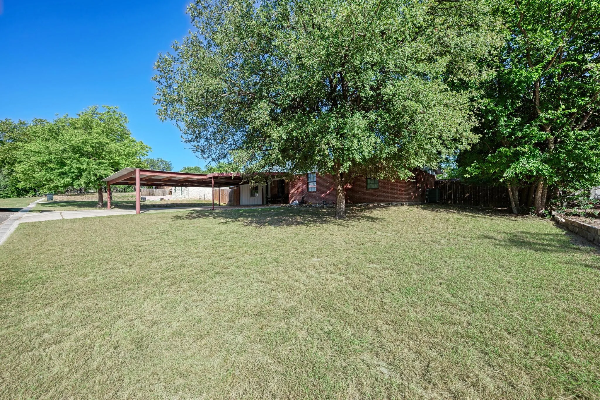 Single Family Residence For Sale in Lampasas County , 1407 W Avenue C, Lampasas, Texas 76550, 4 Bedroom, 2 Bathroom, Garage spaces, 1,568 Sqft, built in 1986, mls#21359120, Real Estate Agent in Lampasas, Homes For Sale in Lampasas county, Homes For Sale in Lampasas, Realtor in Lampasas Texas, Real Estate Brokerage Independent Realty Texas, Luminita Cordes Realtor