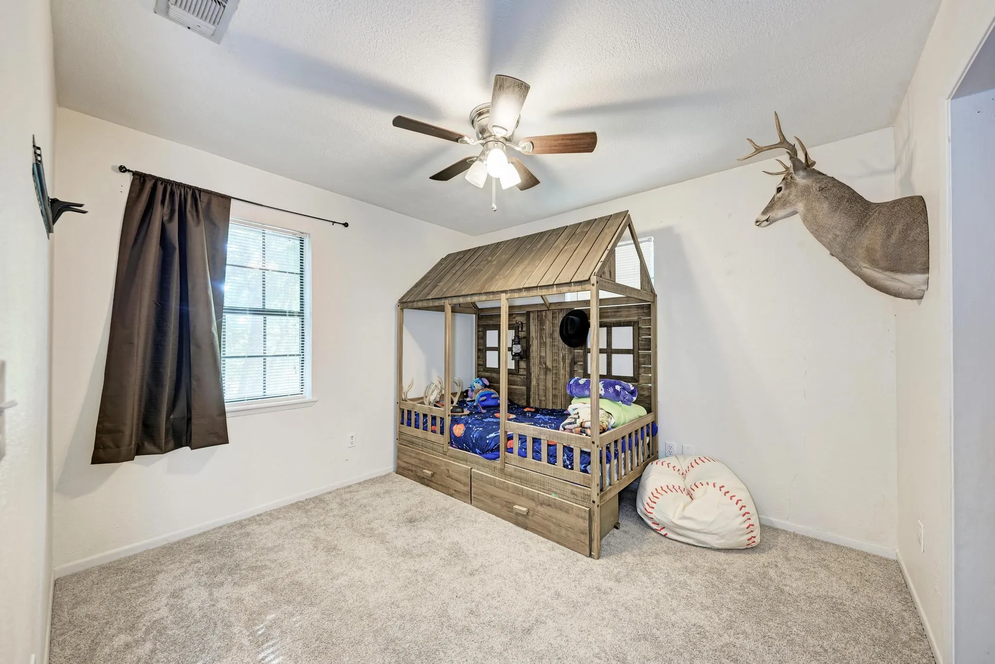 Single Family Residence For Sale in Lampasas County , 1407 W Avenue C, Lampasas, Texas 76550, 4 Bedroom, 2 Bathroom, Garage spaces, 1,568 Sqft, built in 1986, mls#21359120, Real Estate Agent in Lampasas, Homes For Sale in Lampasas county, Homes For Sale in Lampasas, Realtor in Lampasas Texas, Real Estate Brokerage Independent Realty Texas, Luminita Cordes Realtor