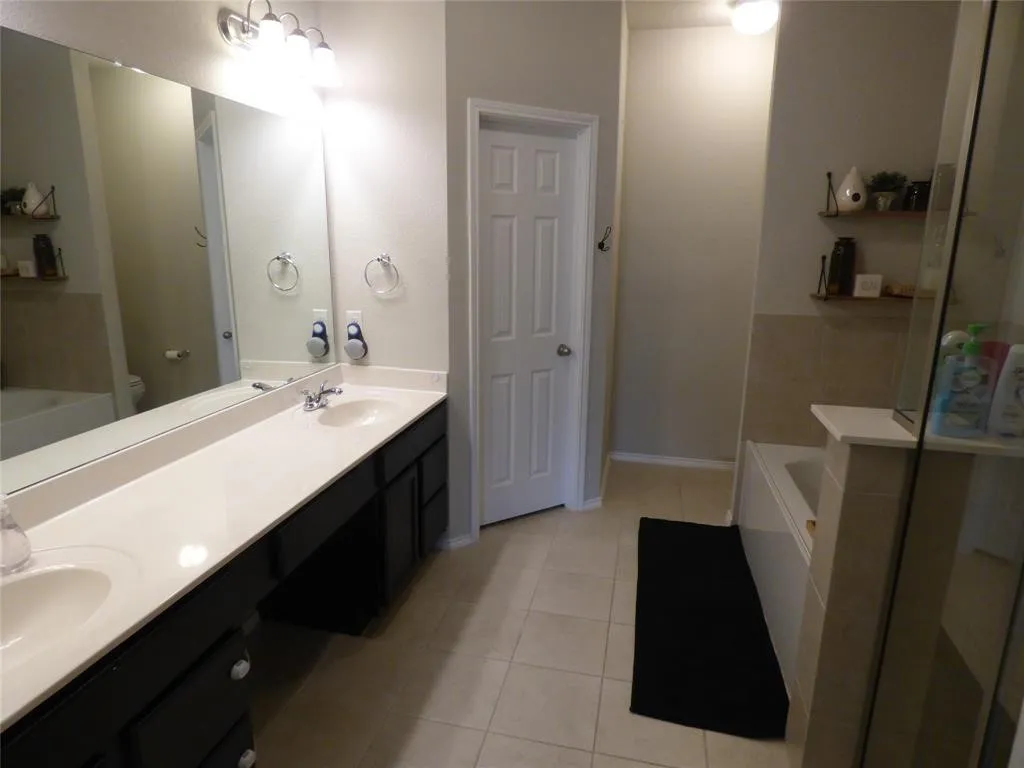 Dual sinks and lots of storage