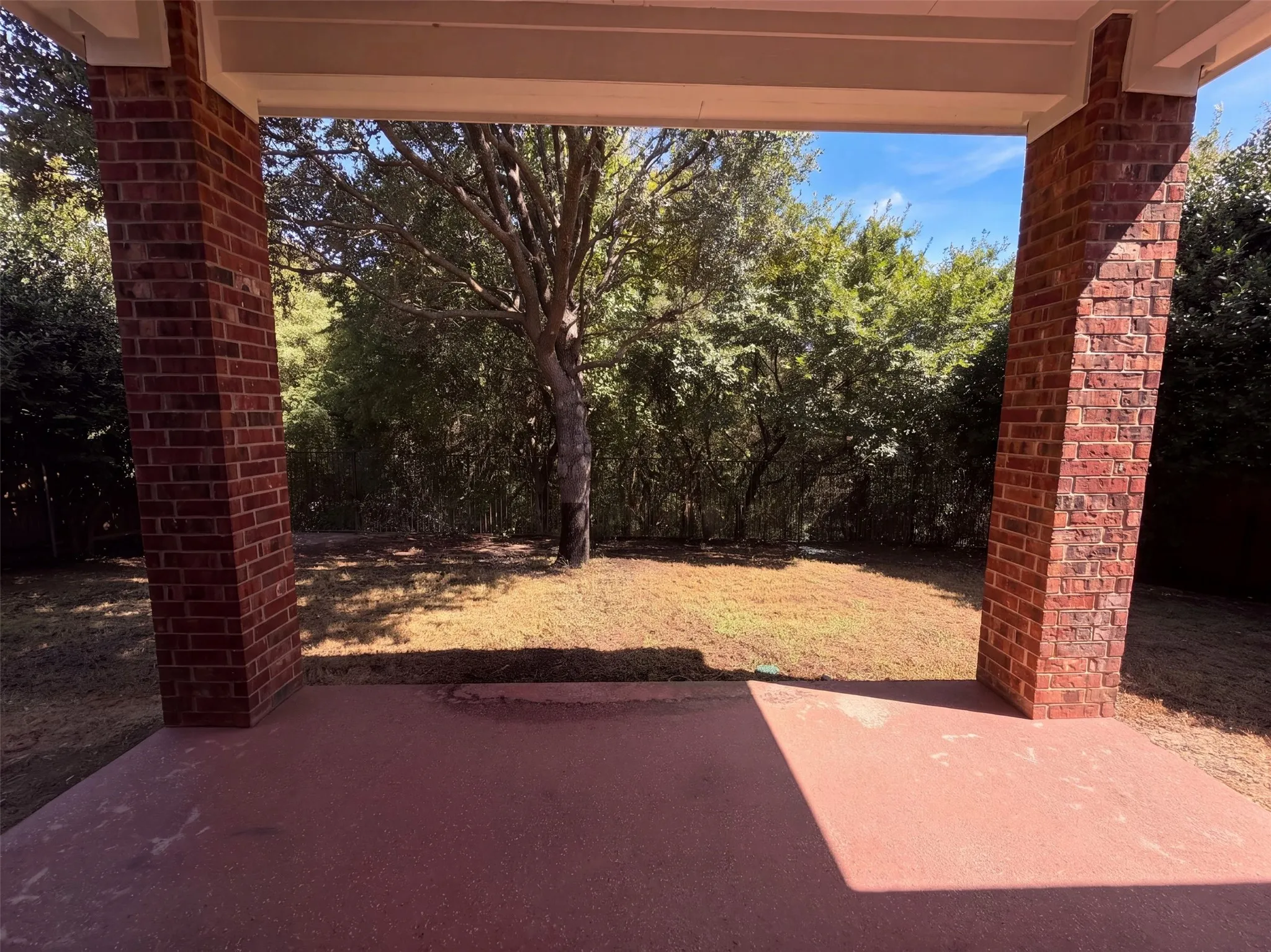 Single Family Residence For Sale in Dallas County , 8526 Vista Grande Drive, Dallas, Texas 75249, 4 Bedroom, 2 Bathroom, 2 Garage spaces, 2,402 Sqft, built in 2006, mls#21362268, Real Estate Agent in Dallas, Homes For Sale in Dallas county, Homes For Sale in Dallas, Realtor in Dallas Texas, Real Estate Brokerage Independent Realty Texas, Luminita Cordes Realtor