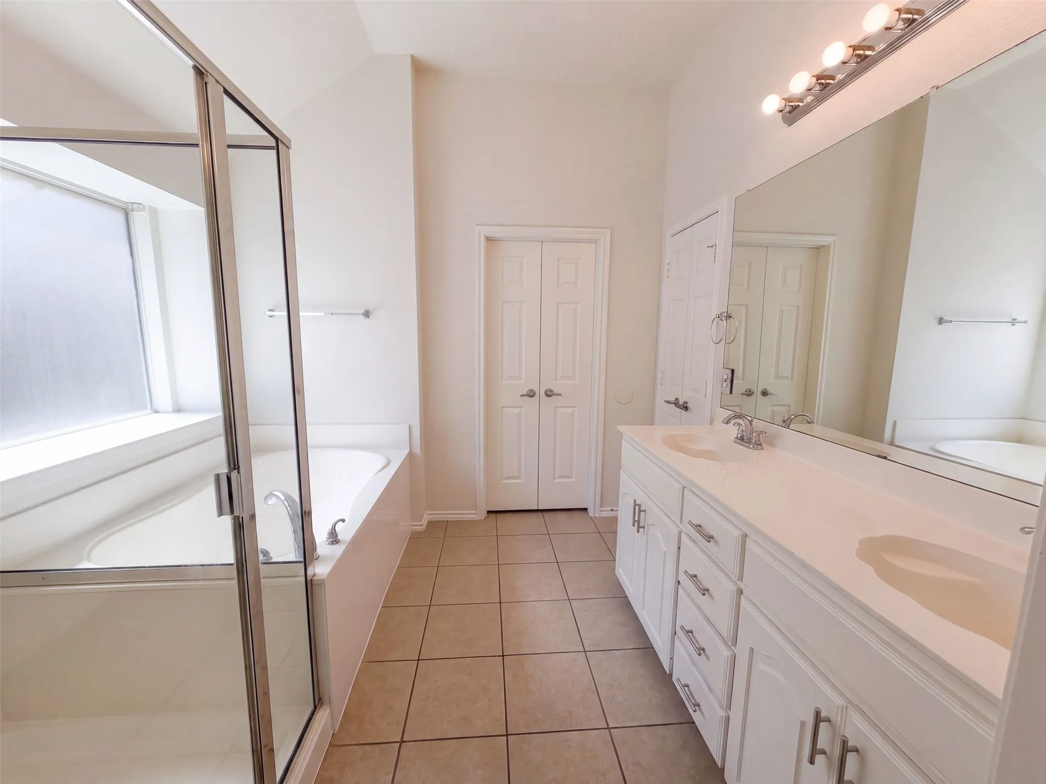 Single Family Residence For Sale in Dallas County , 8526 Vista Grande Drive, Dallas, Texas 75249, 4 Bedroom, 2 Bathroom, 2 Garage spaces, 2,402 Sqft, built in 2006, mls#21362268, Real Estate Agent in Dallas, Homes For Sale in Dallas county, Homes For Sale in Dallas, Realtor in Dallas Texas, Real Estate Brokerage Independent Realty Texas, Luminita Cordes Realtor