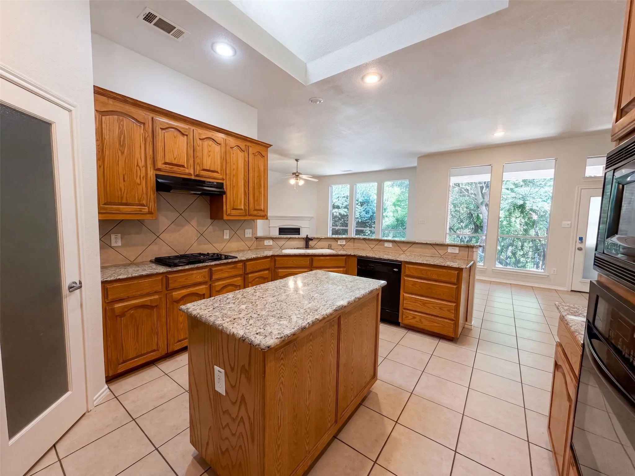 Single Family Residence For Sale in Dallas County , 8526 Vista Grande Drive, Dallas, Texas 75249, 4 Bedroom, 2 Bathroom, 2 Garage spaces, 2,402 Sqft, built in 2006, mls#21362268, Real Estate Agent in Dallas, Homes For Sale in Dallas county, Homes For Sale in Dallas, Realtor in Dallas Texas, Real Estate Brokerage Independent Realty Texas, Luminita Cordes Realtor