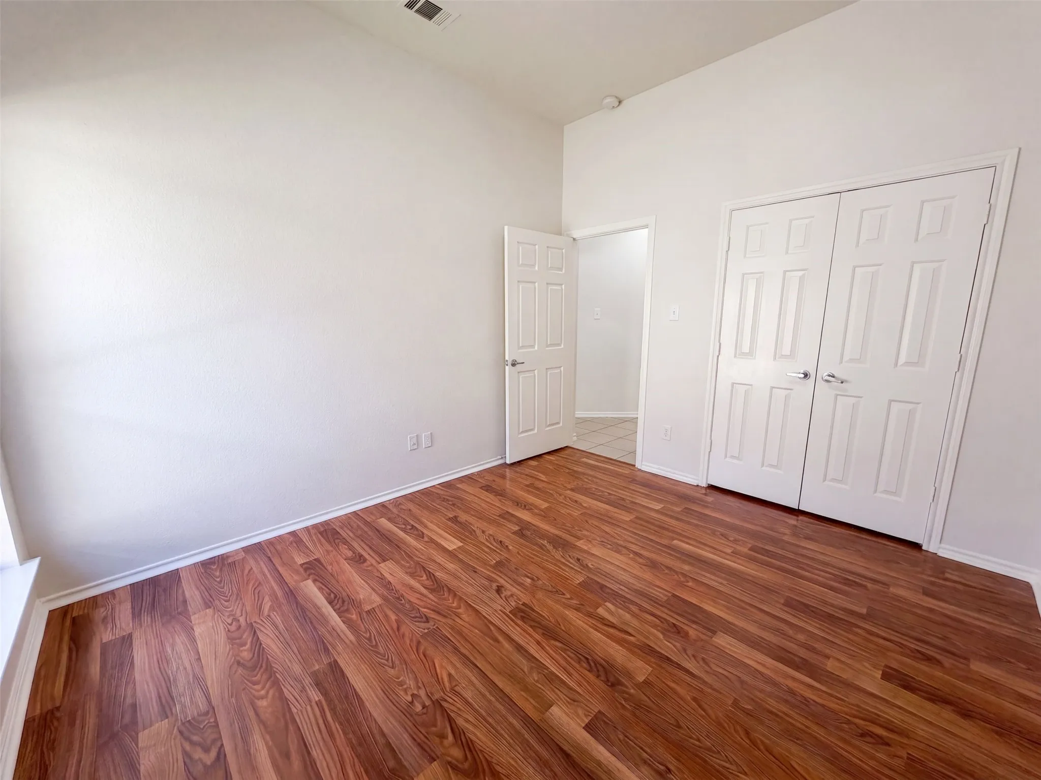 Single Family Residence For Sale in Dallas County , 8526 Vista Grande Drive, Dallas, Texas 75249, 4 Bedroom, 2 Bathroom, 2 Garage spaces, 2,402 Sqft, built in 2006, mls#21362268, Real Estate Agent in Dallas, Homes For Sale in Dallas county, Homes For Sale in Dallas, Realtor in Dallas Texas, Real Estate Brokerage Independent Realty Texas, Luminita Cordes Realtor