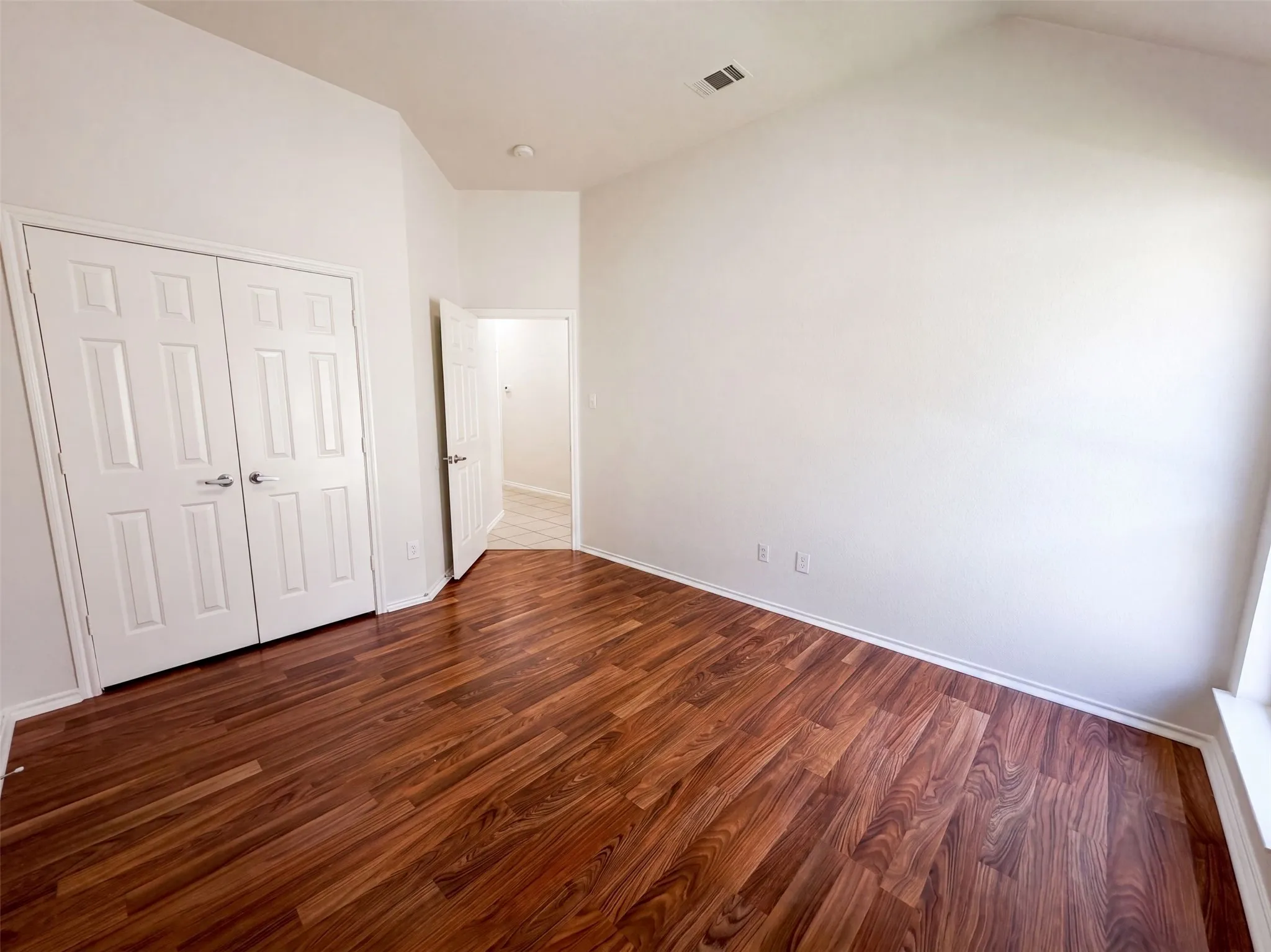 Single Family Residence For Sale in Dallas County , 8526 Vista Grande Drive, Dallas, Texas 75249, 4 Bedroom, 2 Bathroom, 2 Garage spaces, 2,402 Sqft, built in 2006, mls#21362268, Real Estate Agent in Dallas, Homes For Sale in Dallas county, Homes For Sale in Dallas, Realtor in Dallas Texas, Real Estate Brokerage Independent Realty Texas, Luminita Cordes Realtor