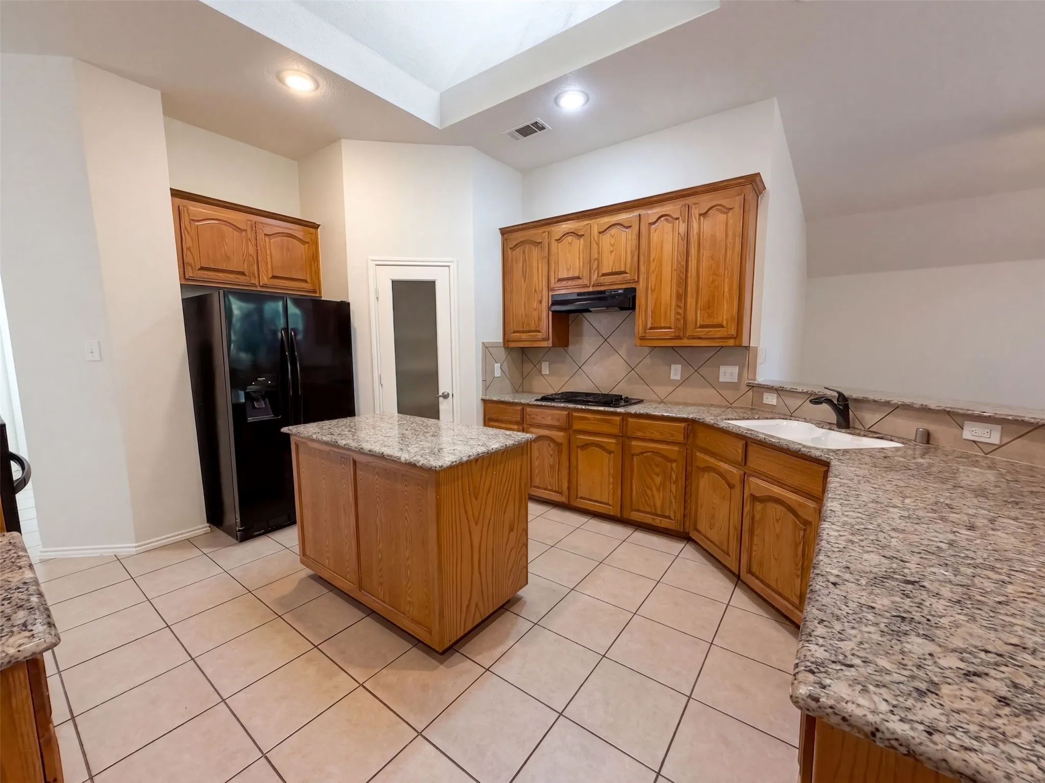 Single Family Residence For Sale in Dallas County , 8526 Vista Grande Drive, Dallas, Texas 75249, 4 Bedroom, 2 Bathroom, 2 Garage spaces, 2,402 Sqft, built in 2006, mls#21362268, Real Estate Agent in Dallas, Homes For Sale in Dallas county, Homes For Sale in Dallas, Realtor in Dallas Texas, Real Estate Brokerage Independent Realty Texas, Luminita Cordes Realtor