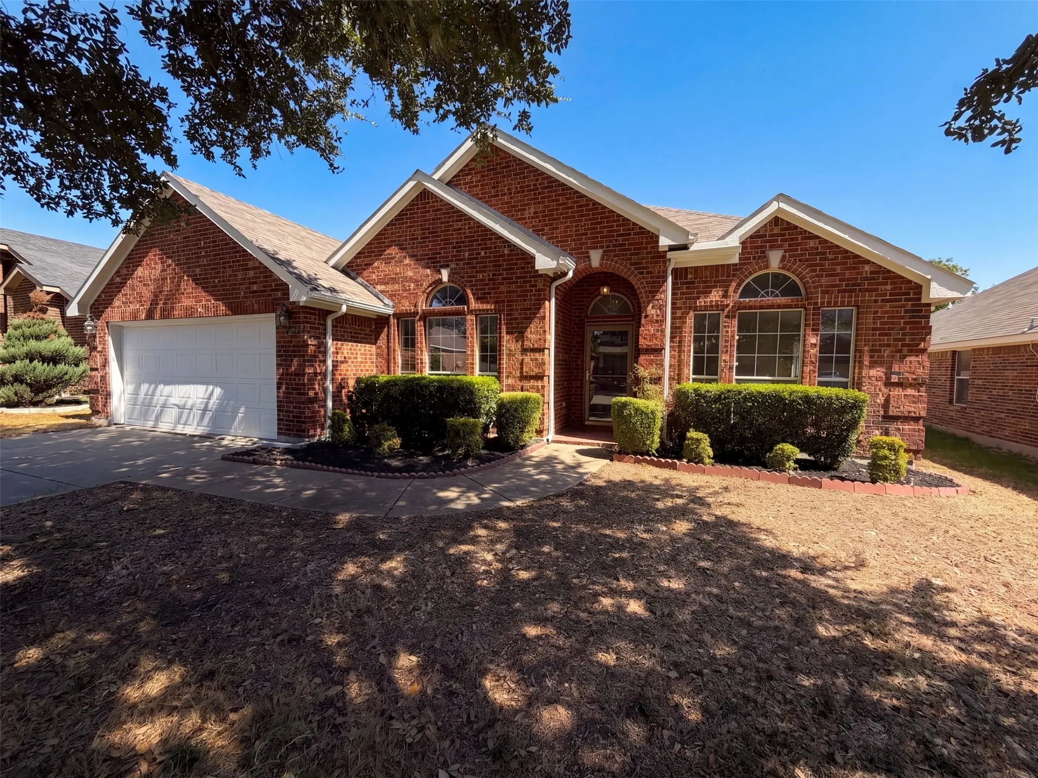 Single Family Residence For Sale in Dallas County , 8526 Vista Grande Drive, Dallas, Texas 75249, 4 Bedroom, 2 Bathroom, 2 Garage spaces, 2,402 Sqft, built in 2006, mls#21362268, Real Estate Agent in Dallas, Homes For Sale in Dallas county, Homes For Sale in Dallas, Realtor in Dallas Texas, Real Estate Brokerage Independent Realty Texas, Luminita Cordes Realtor