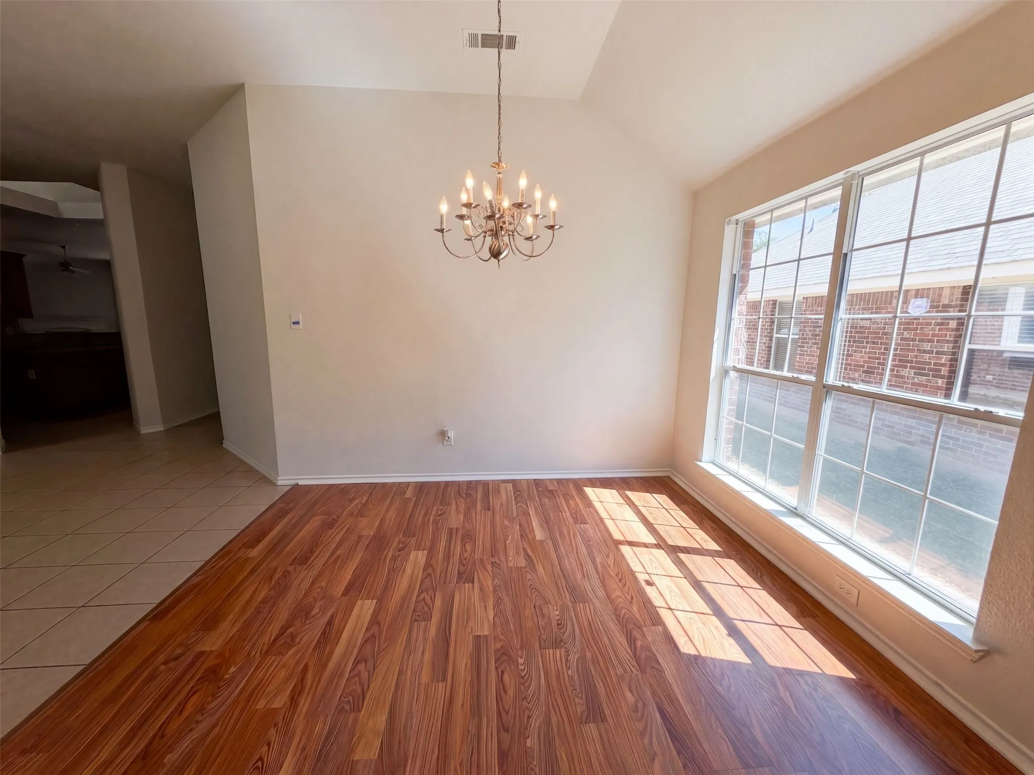 Single Family Residence For Sale in Dallas County , 8526 Vista Grande Drive, Dallas, Texas 75249, 4 Bedroom, 2 Bathroom, 2 Garage spaces, 2,402 Sqft, built in 2006, mls#21362268, Real Estate Agent in Dallas, Homes For Sale in Dallas county, Homes For Sale in Dallas, Realtor in Dallas Texas, Real Estate Brokerage Independent Realty Texas, Luminita Cordes Realtor