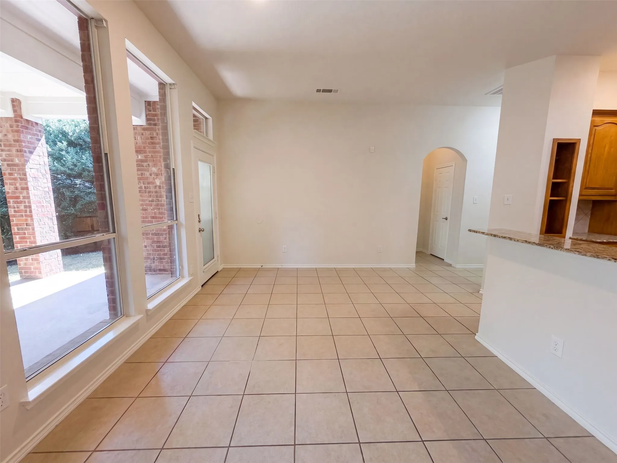 Single Family Residence For Sale in Dallas County , 8526 Vista Grande Drive, Dallas, Texas 75249, 4 Bedroom, 2 Bathroom, 2 Garage spaces, 2,402 Sqft, built in 2006, mls#21362268, Real Estate Agent in Dallas, Homes For Sale in Dallas county, Homes For Sale in Dallas, Realtor in Dallas Texas, Real Estate Brokerage Independent Realty Texas, Luminita Cordes Realtor