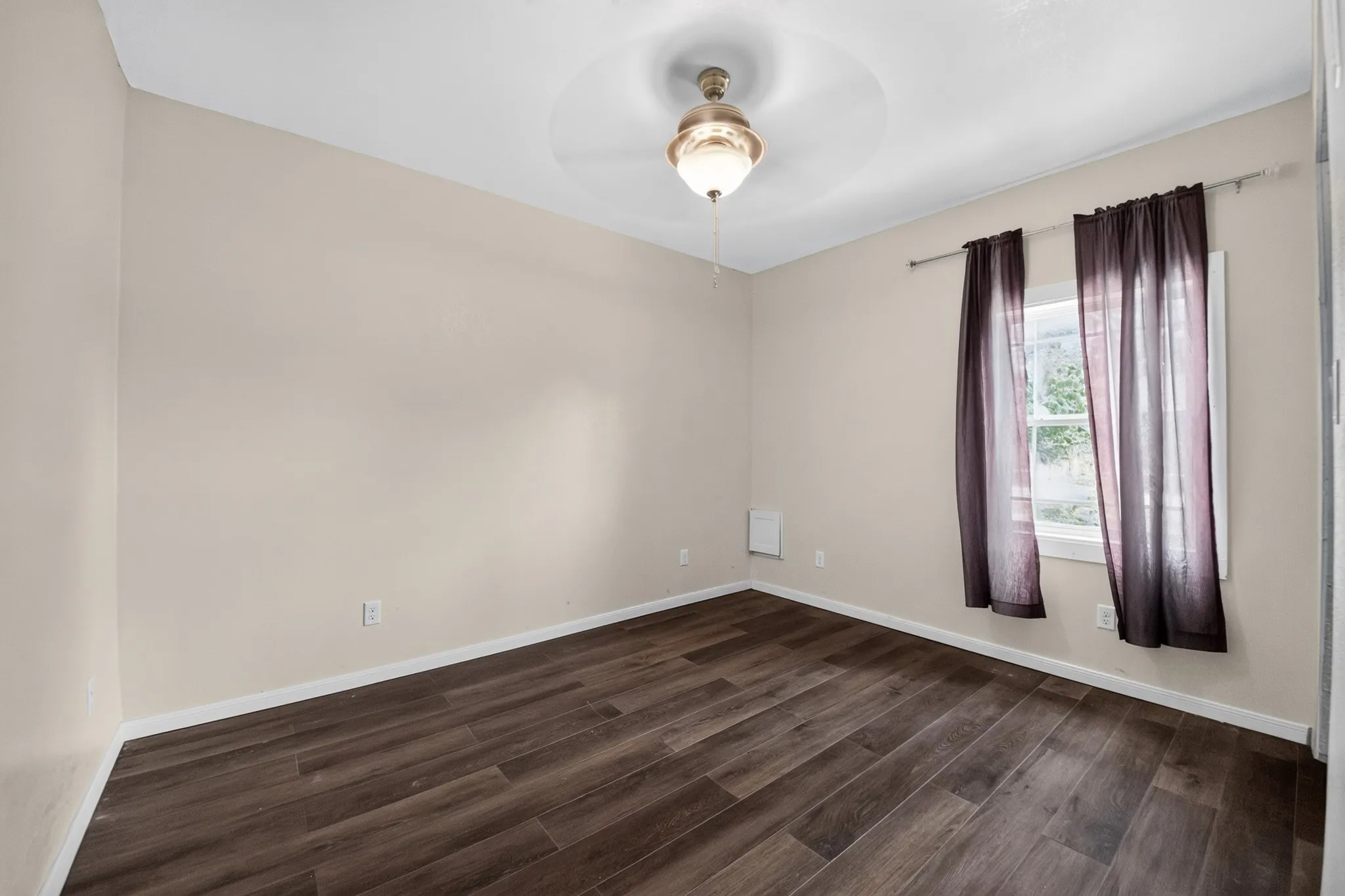 Single Family Residence For Sale in Harris County , 6202 Kashmere Street, Houston, Texas 77026, 3 Bedroom, 2 Bathroom, Garage spaces, 1,348 Sqft, built in 1956, mls#21362190, Real Estate Agent in Houston, Homes For Sale in Harris county, Homes For Sale in Houston, Realtor in Houston Texas, Real Estate Brokerage Independent Realty Texas, Luminita Cordes Realtor