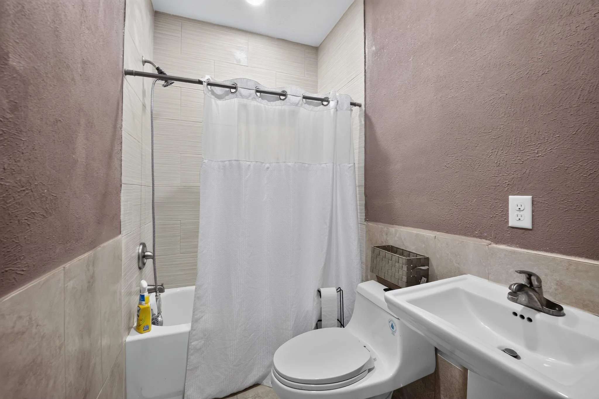 Single Family Residence For Sale in Harris County , 6202 Kashmere Street, Houston, Texas 77026, 3 Bedroom, 2 Bathroom, Garage spaces, 1,348 Sqft, built in 1956, mls#21362190, Real Estate Agent in Houston, Homes For Sale in Harris county, Homes For Sale in Houston, Realtor in Houston Texas, Real Estate Brokerage Independent Realty Texas, Luminita Cordes Realtor