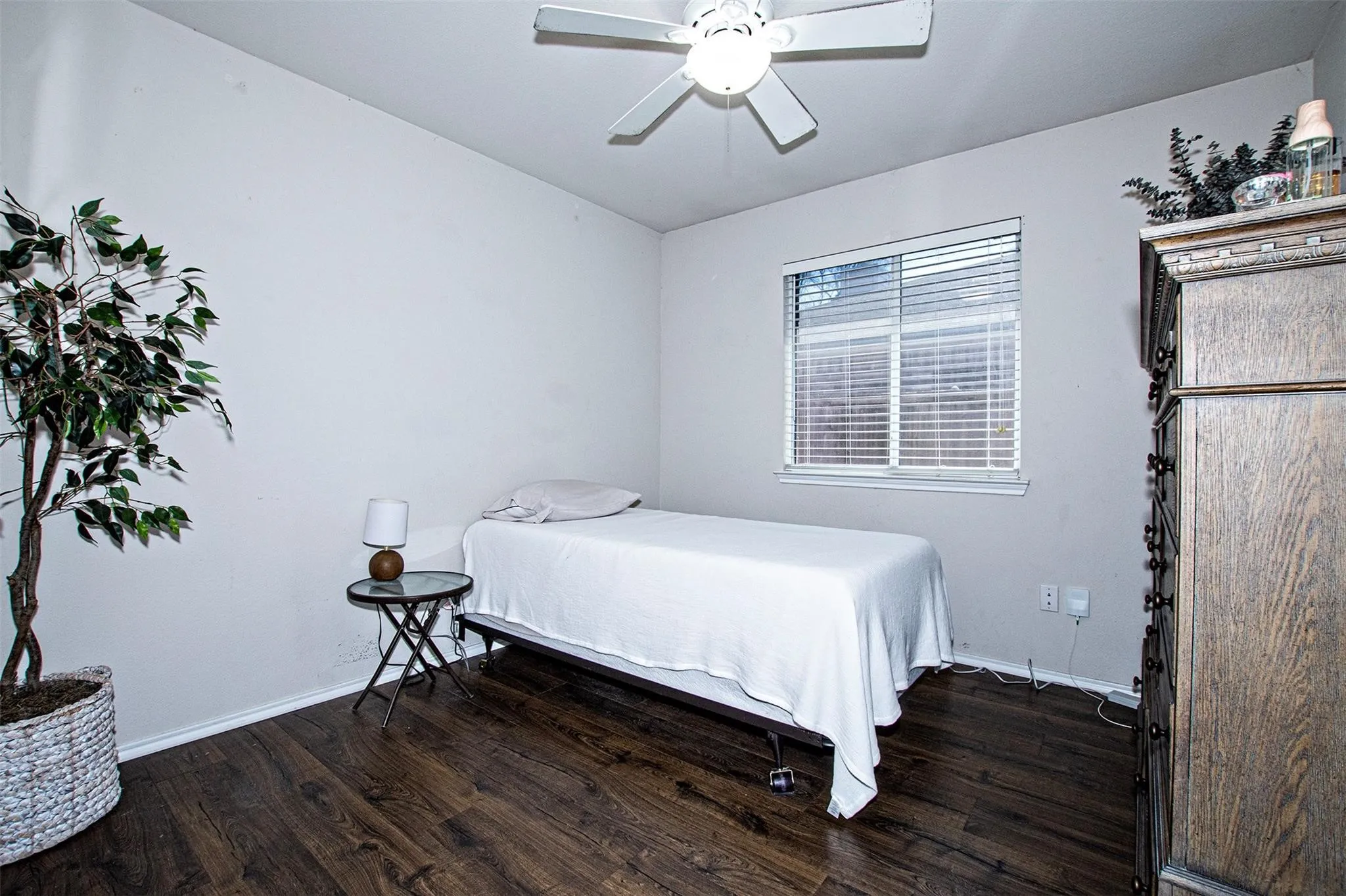 Single Family Residence For Rent in Collin County , 2932 Frontier Lane, Mc Kinney, Texas 75071, 4 Bedroom, 2 Bathroom, 2 Garage spaces, 1,789 Sqft, built in 2002, mls#21362276, Real Estate Agent in Mc Kinney, Homes For Rent in Collin county, Homes For Rent in Mc Kinney, Realtor in Mc Kinney Texas, Real Estate Brokerage Independent Realty Texas, Luminita Cordes Realtor