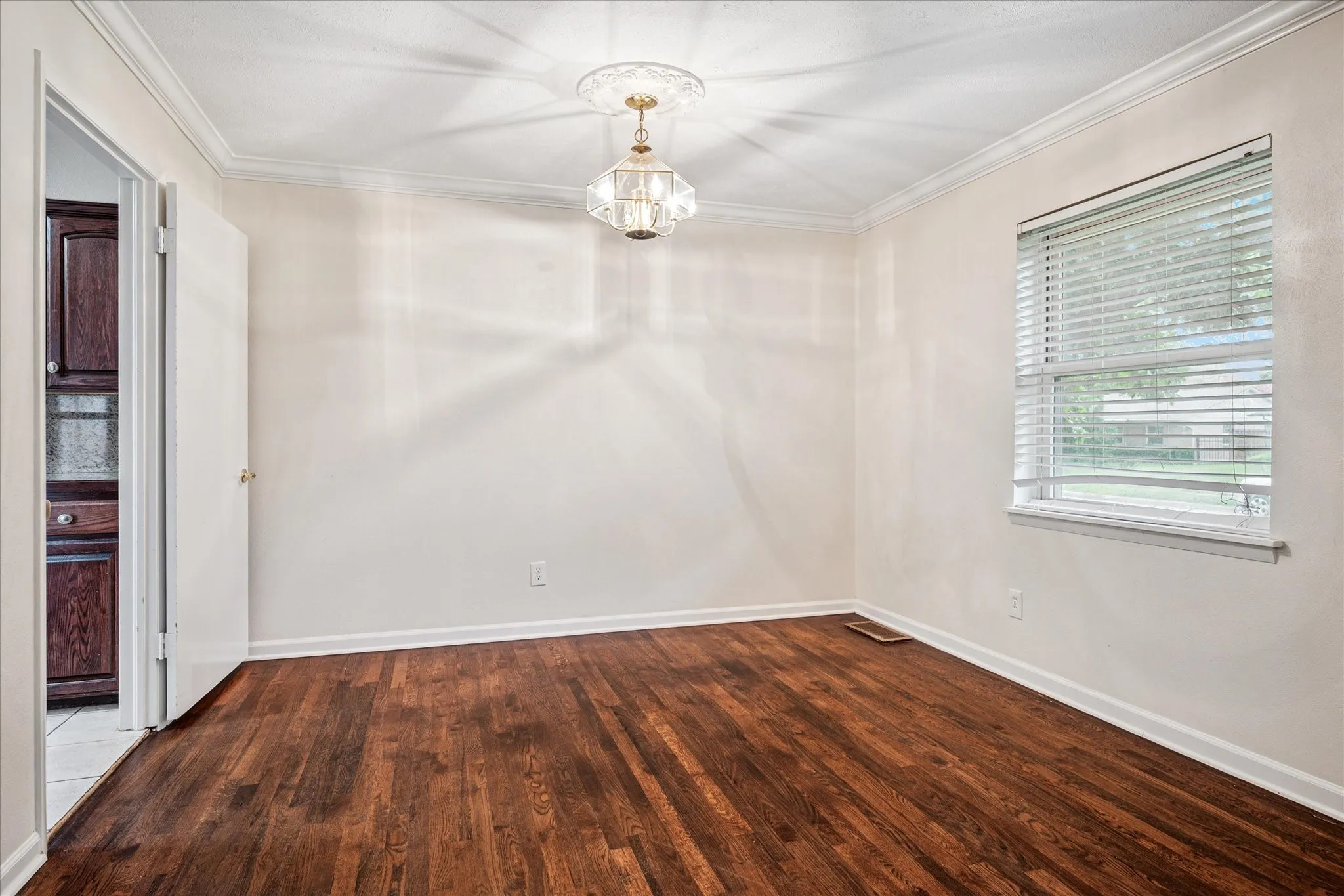 Single Family Residence For Rent in Dallas County , 1725 Mapleton Drive, Dallas, Texas 75228, 3 Bedroom, 2 Bathroom, 2 Garage spaces, 1,889 Sqft, built in 1961, mls#21362222, Real Estate Agent in Dallas, Homes For Rent in Dallas county, Homes For Rent in Dallas, Realtor in Dallas Texas, Real Estate Brokerage Independent Realty Texas, Luminita Cordes Realtor