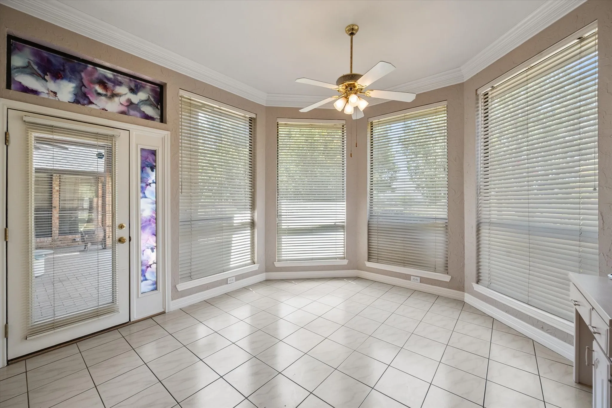 Single Family Residence For Sale in Tarrant County , 1388 Fairhaven Drive, Mansfield, Texas 76063, 4 Bedroom, 4 Bathroom, 3 Garage spaces, 3,494 Sqft, built in 1990, mls#21361071, Real Estate Agent in Mansfield, Homes For Sale in Tarrant county, Homes For Sale in Mansfield, Realtor in Mansfield Texas, Real Estate Brokerage Independent Realty Texas, Luminita Cordes Realtor