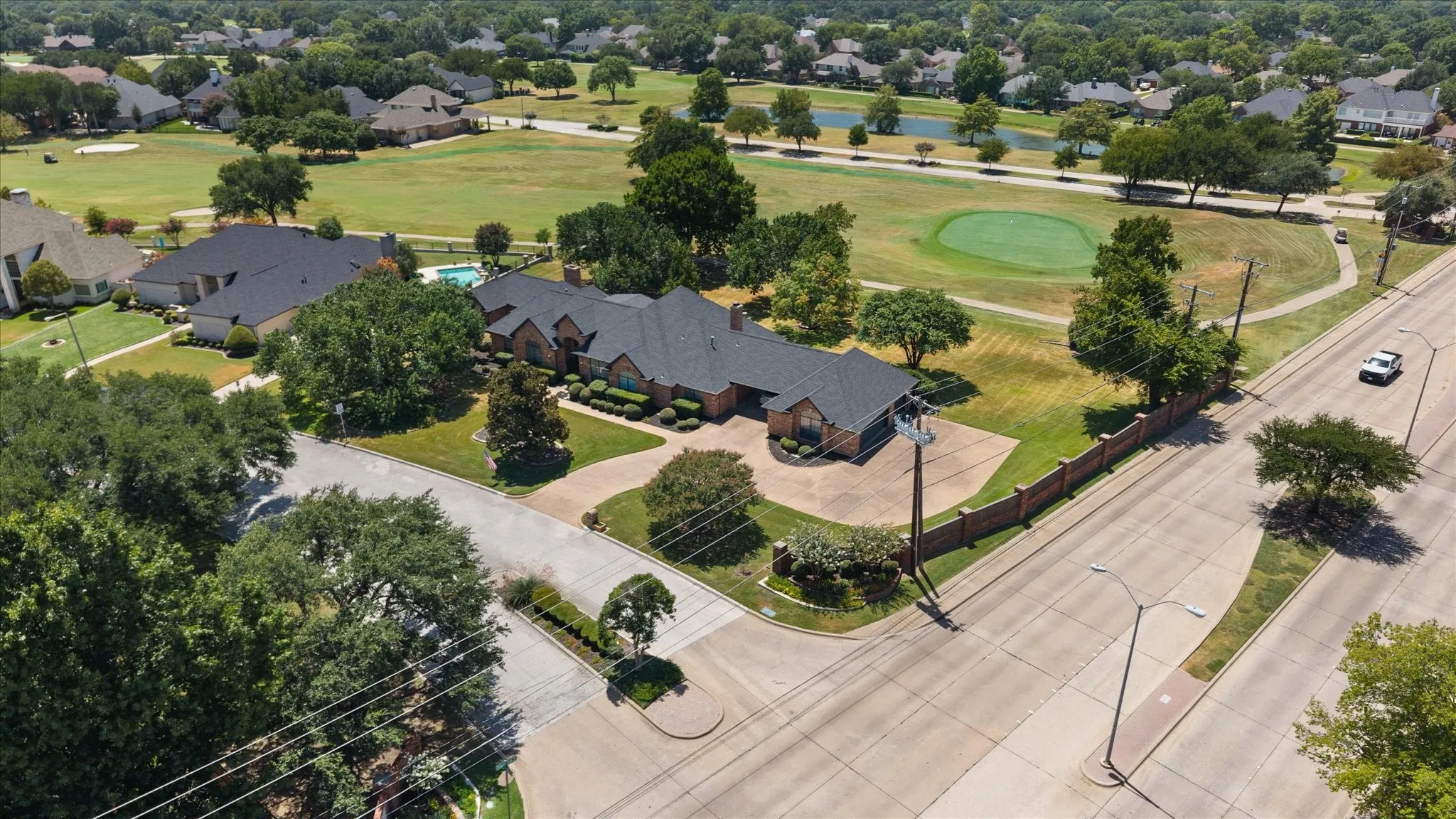 Single Family Residence For Sale in Tarrant County , 1388 Fairhaven Drive, Mansfield, Texas 76063, 4 Bedroom, 4 Bathroom, 3 Garage spaces, 3,494 Sqft, built in 1990, mls#21361071, Real Estate Agent in Mansfield, Homes For Sale in Tarrant county, Homes For Sale in Mansfield, Realtor in Mansfield Texas, Real Estate Brokerage Independent Realty Texas, Luminita Cordes Realtor