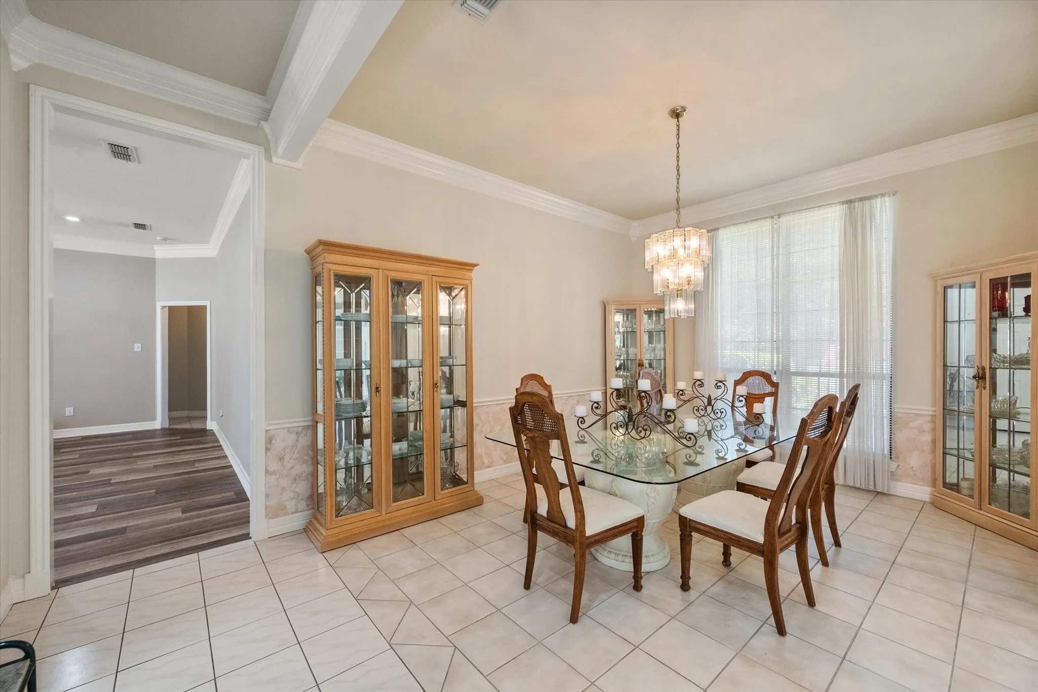 Single Family Residence For Sale in Tarrant County , 1388 Fairhaven Drive, Mansfield, Texas 76063, 4 Bedroom, 4 Bathroom, 3 Garage spaces, 3,494 Sqft, built in 1990, mls#21361071, Real Estate Agent in Mansfield, Homes For Sale in Tarrant county, Homes For Sale in Mansfield, Realtor in Mansfield Texas, Real Estate Brokerage Independent Realty Texas, Luminita Cordes Realtor