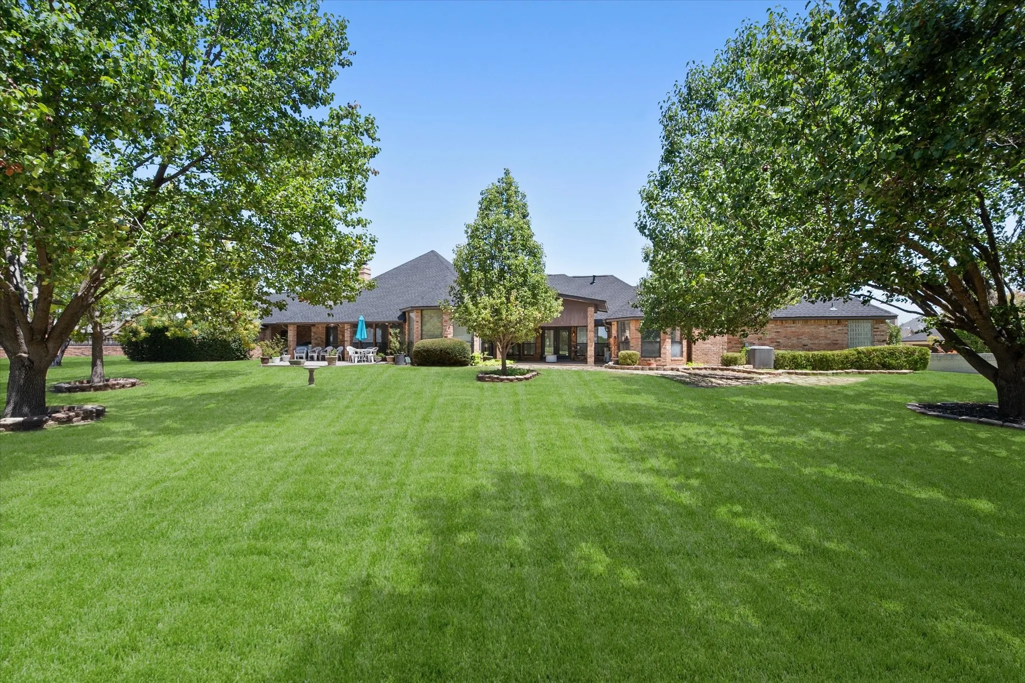 Single Family Residence For Sale in Tarrant County , 1388 Fairhaven Drive, Mansfield, Texas 76063, 4 Bedroom, 4 Bathroom, 3 Garage spaces, 3,494 Sqft, built in 1990, mls#21361071, Real Estate Agent in Mansfield, Homes For Sale in Tarrant county, Homes For Sale in Mansfield, Realtor in Mansfield Texas, Real Estate Brokerage Independent Realty Texas, Luminita Cordes Realtor