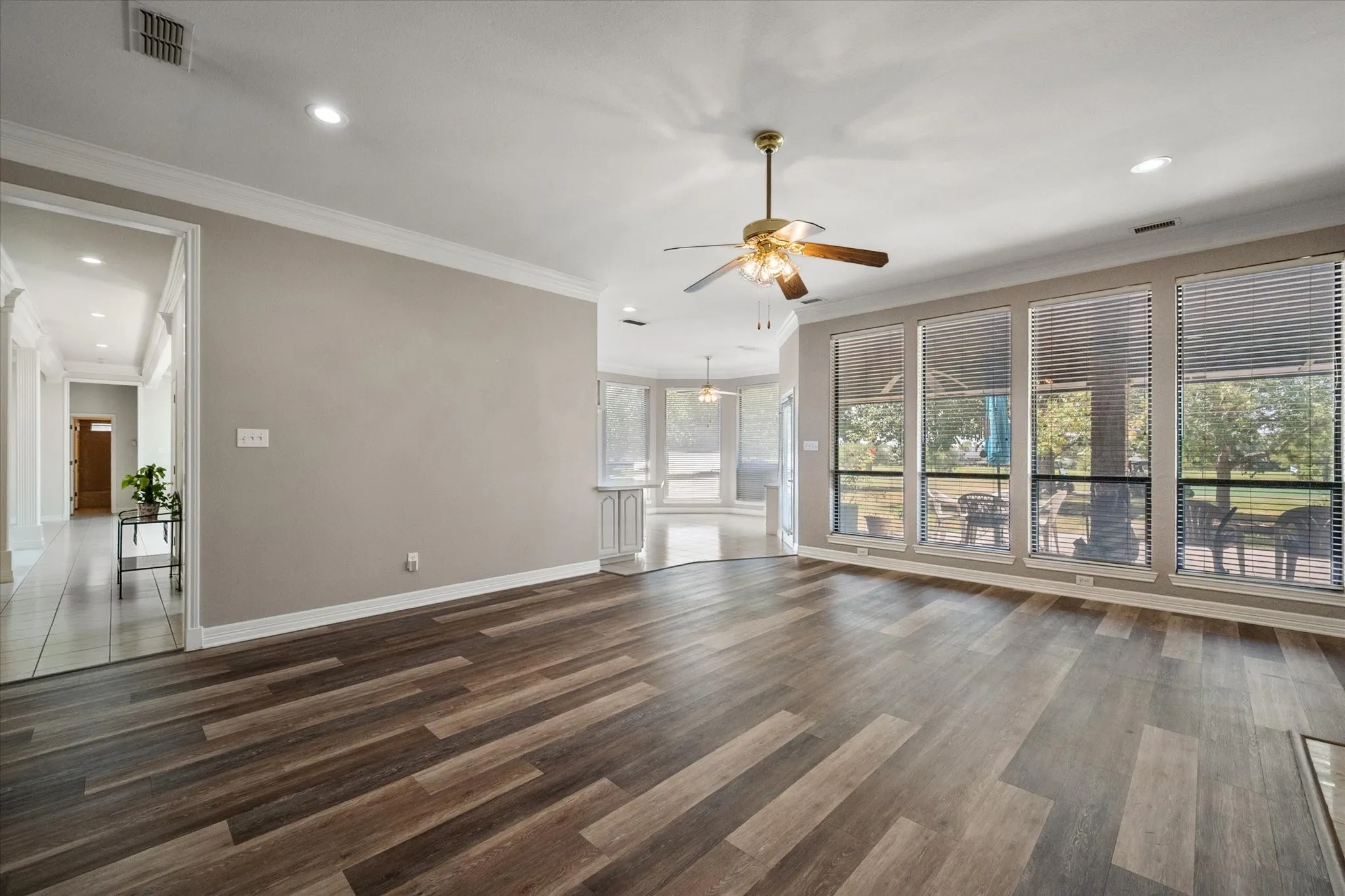 Single Family Residence For Sale in Tarrant County , 1388 Fairhaven Drive, Mansfield, Texas 76063, 4 Bedroom, 4 Bathroom, 3 Garage spaces, 3,494 Sqft, built in 1990, mls#21361071, Real Estate Agent in Mansfield, Homes For Sale in Tarrant county, Homes For Sale in Mansfield, Realtor in Mansfield Texas, Real Estate Brokerage Independent Realty Texas, Luminita Cordes Realtor