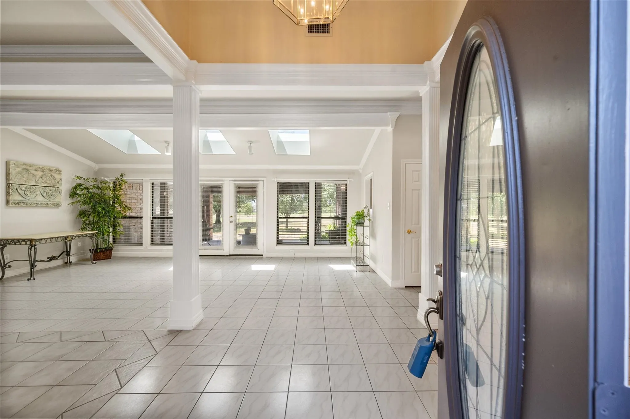 Single Family Residence For Sale in Tarrant County , 1388 Fairhaven Drive, Mansfield, Texas 76063, 4 Bedroom, 4 Bathroom, 3 Garage spaces, 3,494 Sqft, built in 1990, mls#21361071, Real Estate Agent in Mansfield, Homes For Sale in Tarrant county, Homes For Sale in Mansfield, Realtor in Mansfield Texas, Real Estate Brokerage Independent Realty Texas, Luminita Cordes Realtor