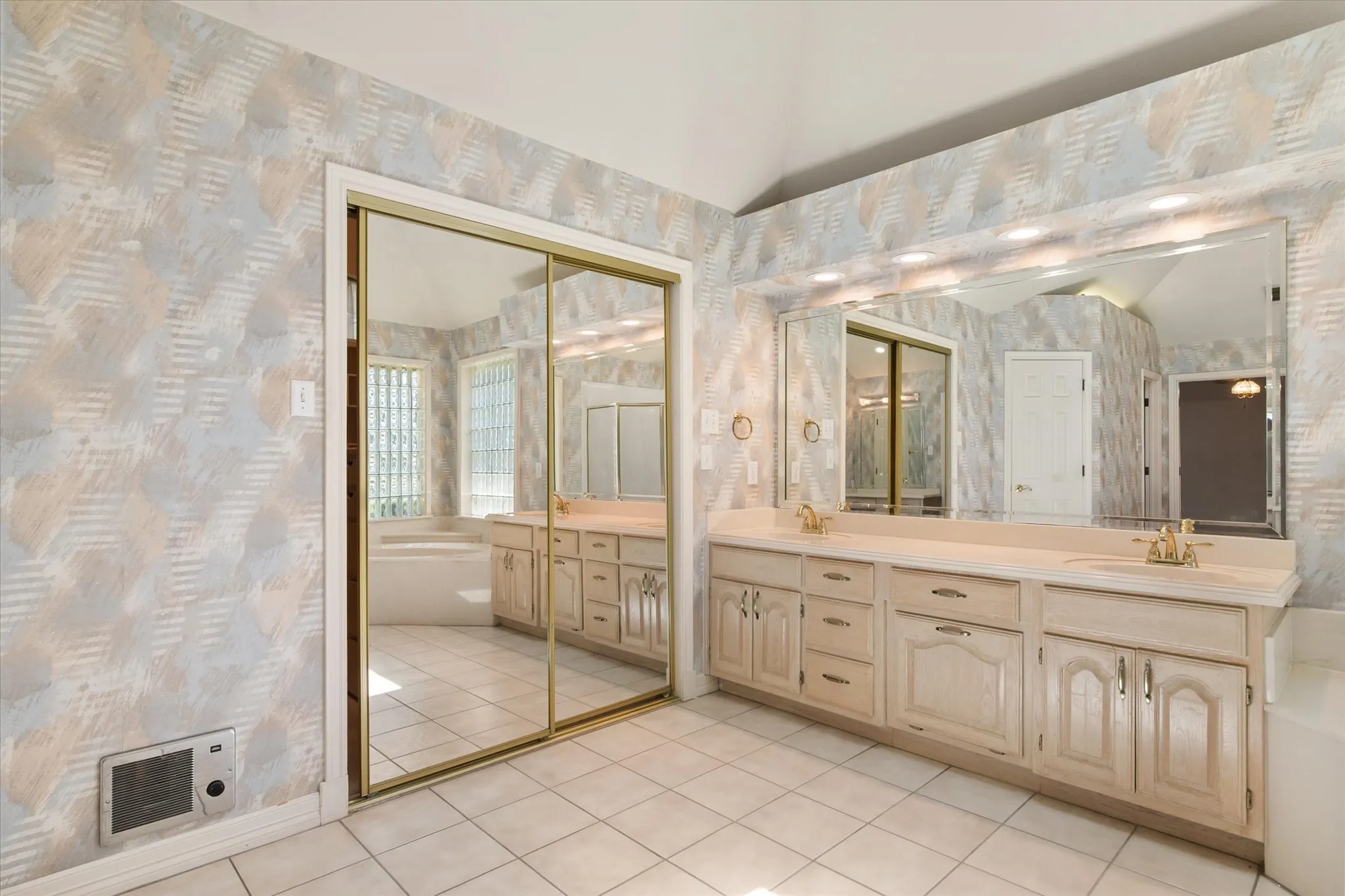 Single Family Residence For Sale in Tarrant County , 1388 Fairhaven Drive, Mansfield, Texas 76063, 4 Bedroom, 4 Bathroom, 3 Garage spaces, 3,494 Sqft, built in 1990, mls#21361071, Real Estate Agent in Mansfield, Homes For Sale in Tarrant county, Homes For Sale in Mansfield, Realtor in Mansfield Texas, Real Estate Brokerage Independent Realty Texas, Luminita Cordes Realtor