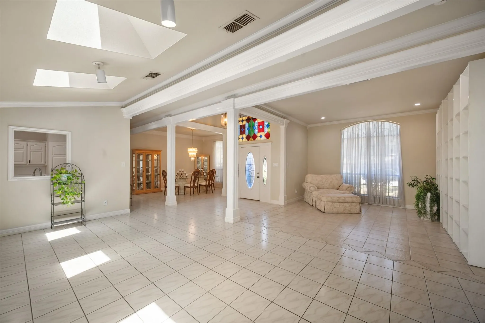 Single Family Residence For Sale in Tarrant County , 1388 Fairhaven Drive, Mansfield, Texas 76063, 4 Bedroom, 4 Bathroom, 3 Garage spaces, 3,494 Sqft, built in 1990, mls#21361071, Real Estate Agent in Mansfield, Homes For Sale in Tarrant county, Homes For Sale in Mansfield, Realtor in Mansfield Texas, Real Estate Brokerage Independent Realty Texas, Luminita Cordes Realtor
