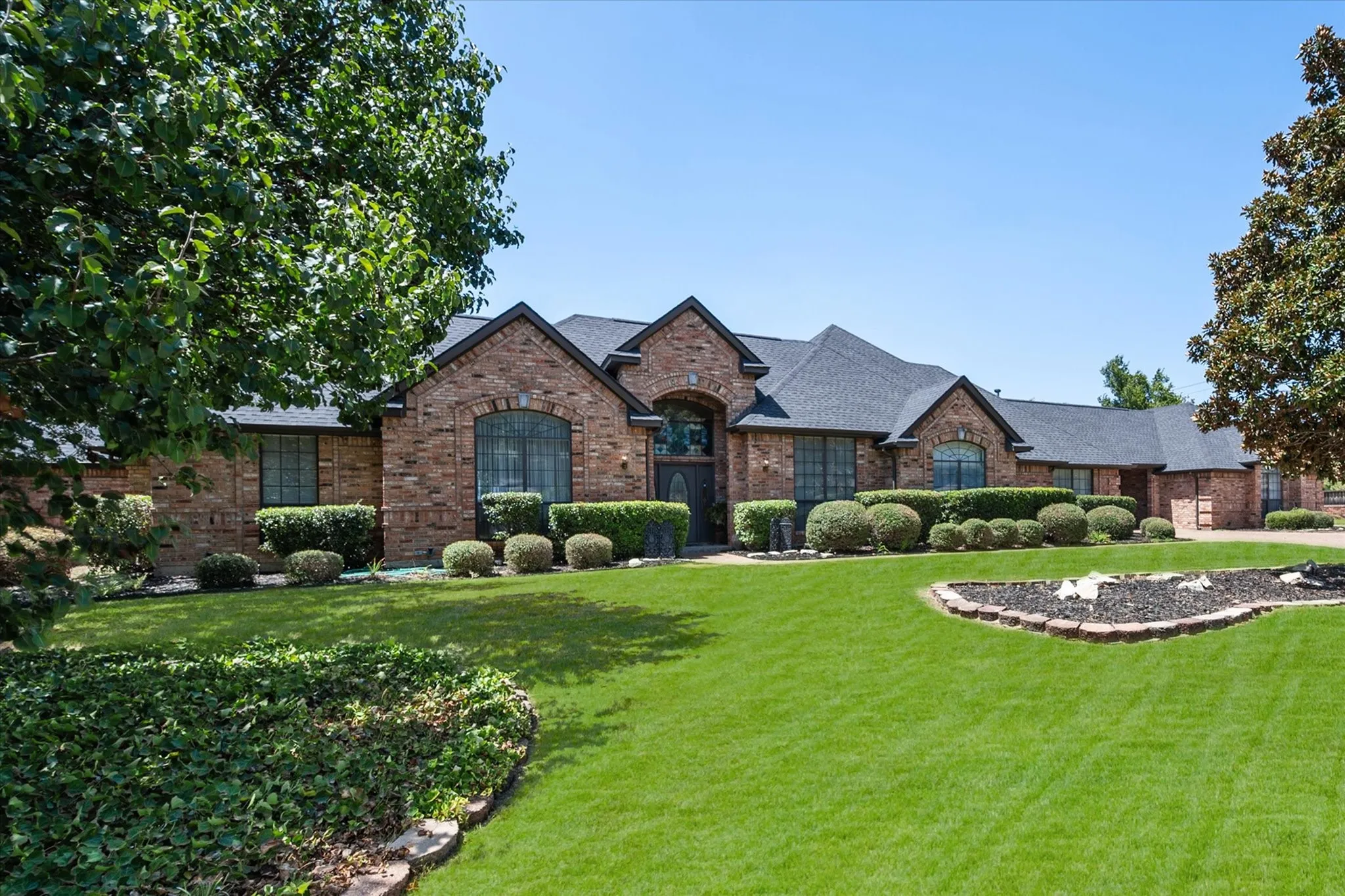 Single Family Residence For Sale in Tarrant County , 1388 Fairhaven Drive, Mansfield, Texas 76063, 4 Bedroom, 4 Bathroom, 3 Garage spaces, 3,494 Sqft, built in 1990, mls#21361071, Real Estate Agent in Mansfield, Homes For Sale in Tarrant county, Homes For Sale in Mansfield, Realtor in Mansfield Texas, Real Estate Brokerage Independent Realty Texas, Luminita Cordes Realtor