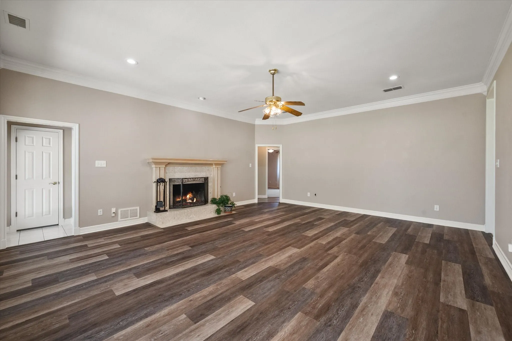 Single Family Residence For Sale in Tarrant County , 1388 Fairhaven Drive, Mansfield, Texas 76063, 4 Bedroom, 4 Bathroom, 3 Garage spaces, 3,494 Sqft, built in 1990, mls#21361071, Real Estate Agent in Mansfield, Homes For Sale in Tarrant county, Homes For Sale in Mansfield, Realtor in Mansfield Texas, Real Estate Brokerage Independent Realty Texas, Luminita Cordes Realtor