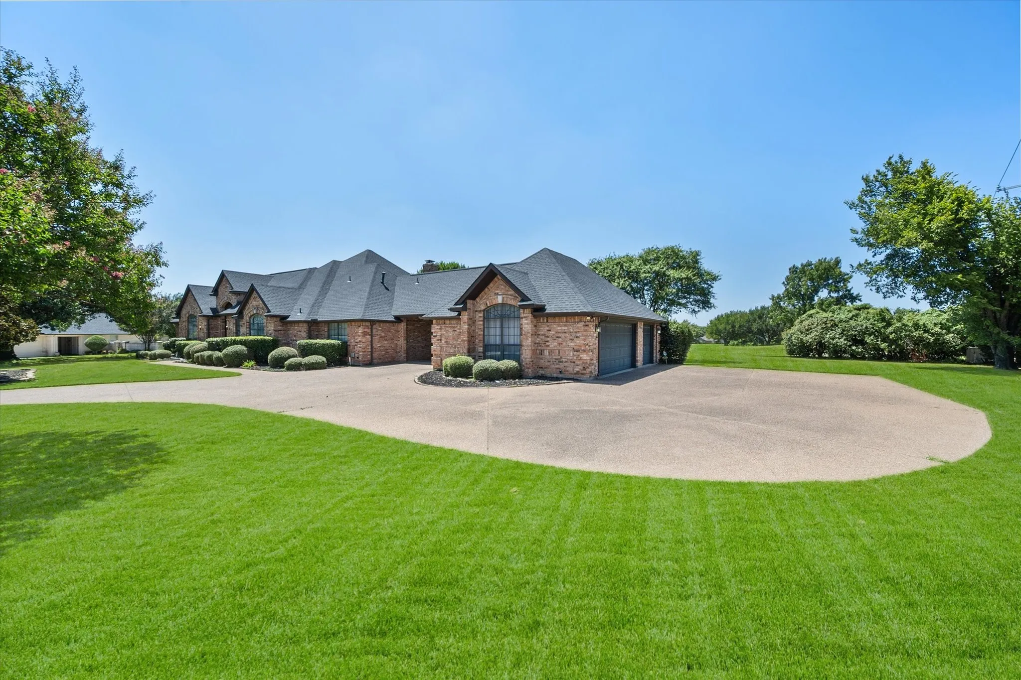 Single Family Residence For Sale in Tarrant County , 1388 Fairhaven Drive, Mansfield, Texas 76063, 4 Bedroom, 4 Bathroom, 3 Garage spaces, 3,494 Sqft, built in 1990, mls#21361071, Real Estate Agent in Mansfield, Homes For Sale in Tarrant county, Homes For Sale in Mansfield, Realtor in Mansfield Texas, Real Estate Brokerage Independent Realty Texas, Luminita Cordes Realtor