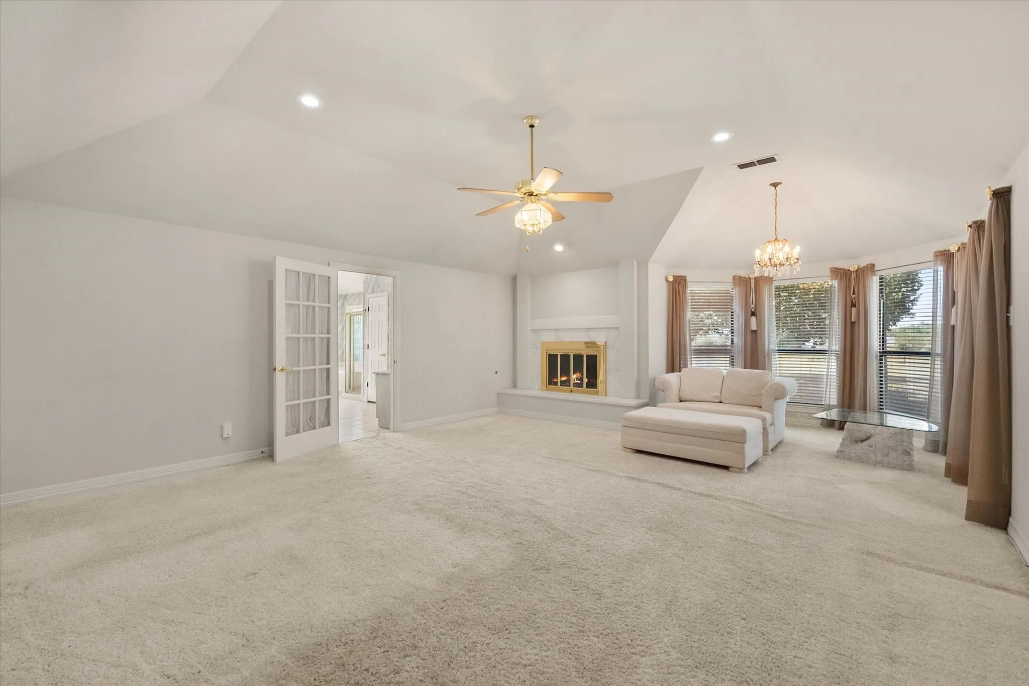 Single Family Residence For Sale in Tarrant County , 1388 Fairhaven Drive, Mansfield, Texas 76063, 4 Bedroom, 4 Bathroom, 3 Garage spaces, 3,494 Sqft, built in 1990, mls#21361071, Real Estate Agent in Mansfield, Homes For Sale in Tarrant county, Homes For Sale in Mansfield, Realtor in Mansfield Texas, Real Estate Brokerage Independent Realty Texas, Luminita Cordes Realtor