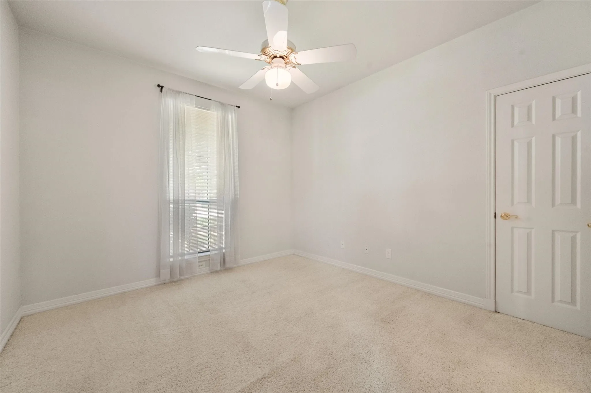 Single Family Residence For Sale in Tarrant County , 1388 Fairhaven Drive, Mansfield, Texas 76063, 4 Bedroom, 4 Bathroom, 3 Garage spaces, 3,494 Sqft, built in 1990, mls#21361071, Real Estate Agent in Mansfield, Homes For Sale in Tarrant county, Homes For Sale in Mansfield, Realtor in Mansfield Texas, Real Estate Brokerage Independent Realty Texas, Luminita Cordes Realtor