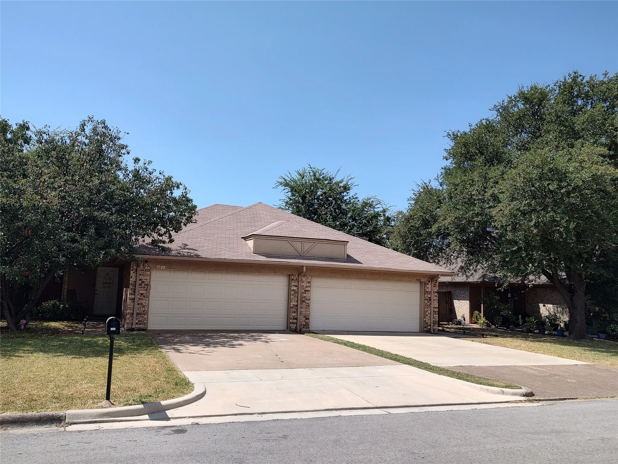 Duplex For Sale in Tarrant County , 7520 April Lane, North Richland Hills, Texas 76182, 6 Bedroom, 4 Bathroom, 4 Garage spaces, 0 Sqft, built in 1986, mls#21362283, Real Estate Agent in North Richland Hills, Homes For Sale in Tarrant county, Homes For Sale in North Richland Hills, Realtor in North Richland Hills Texas, Real Estate Brokerage Independent Realty Texas, Luminita Cordes Realtor