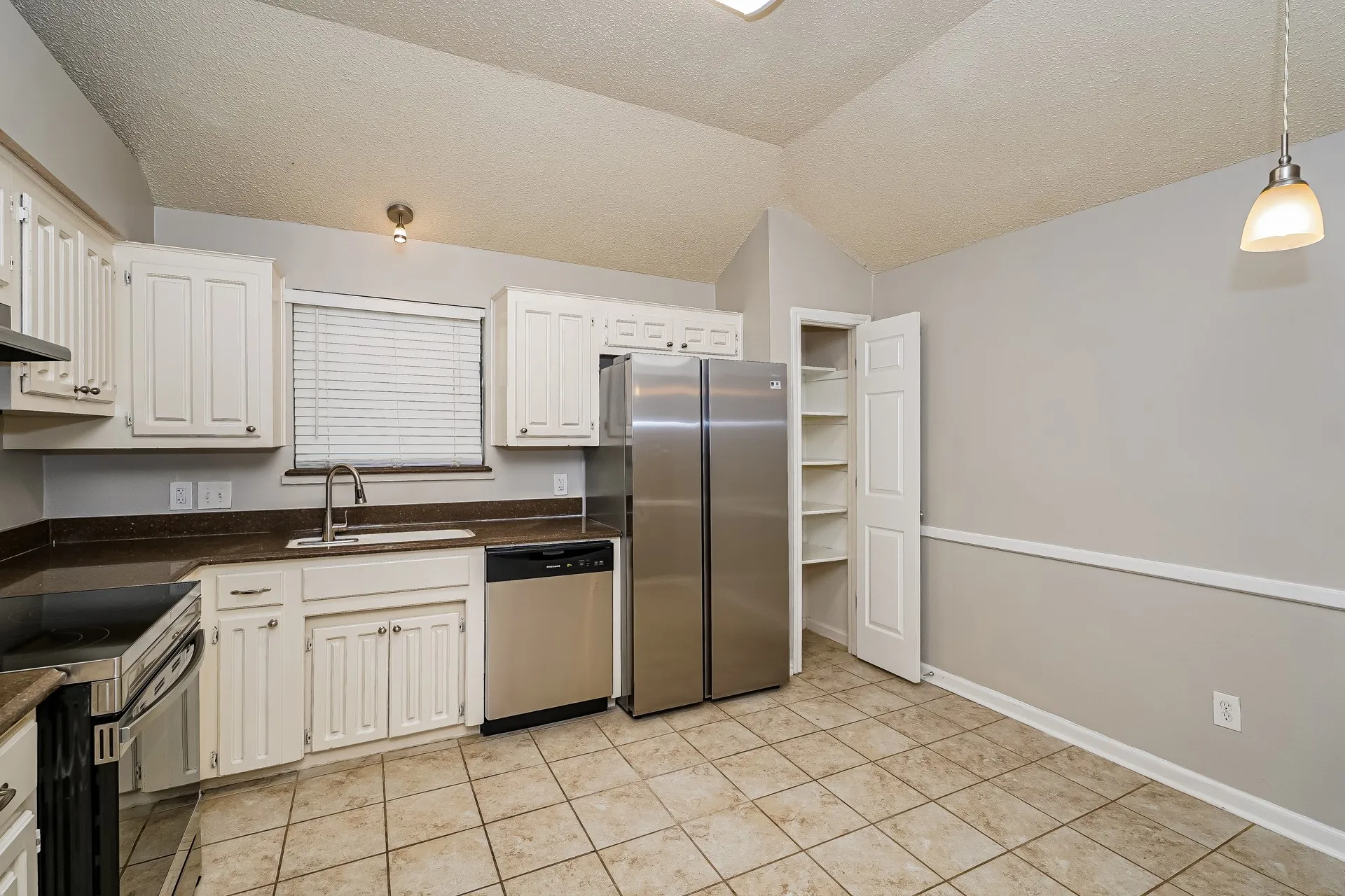 Single Family Residence For Rent in Tarrant County , 6476 Sudbury Way, North Richland Hills, Texas 76182, 3 Bedroom, 3 Bathroom, 2 Garage spaces, 2,053 Sqft, built in 1986, mls#21362286, Real Estate Agent in North Richland Hills, Homes For Rent in Tarrant county, Homes For Rent in North Richland Hills, Realtor in North Richland Hills Texas, Real Estate Brokerage Independent Realty Texas, Luminita Cordes Realtor