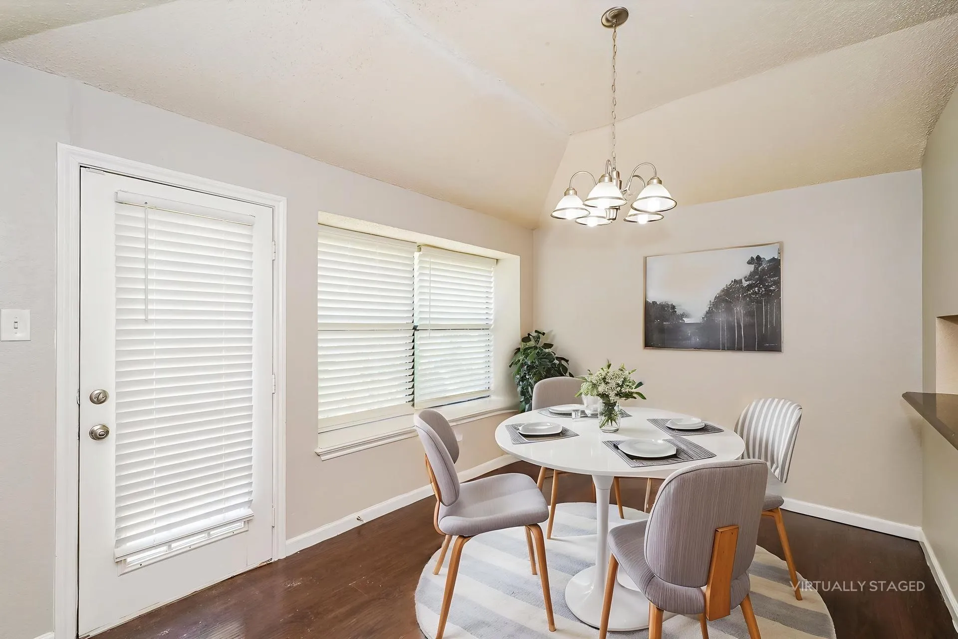 Single Family Residence For Rent in Tarrant County , 6476 Sudbury Way, North Richland Hills, Texas 76182, 3 Bedroom, 3 Bathroom, 2 Garage spaces, 2,053 Sqft, built in 1986, mls#21362286, Real Estate Agent in North Richland Hills, Homes For Rent in Tarrant county, Homes For Rent in North Richland Hills, Realtor in North Richland Hills Texas, Real Estate Brokerage Independent Realty Texas, Luminita Cordes Realtor