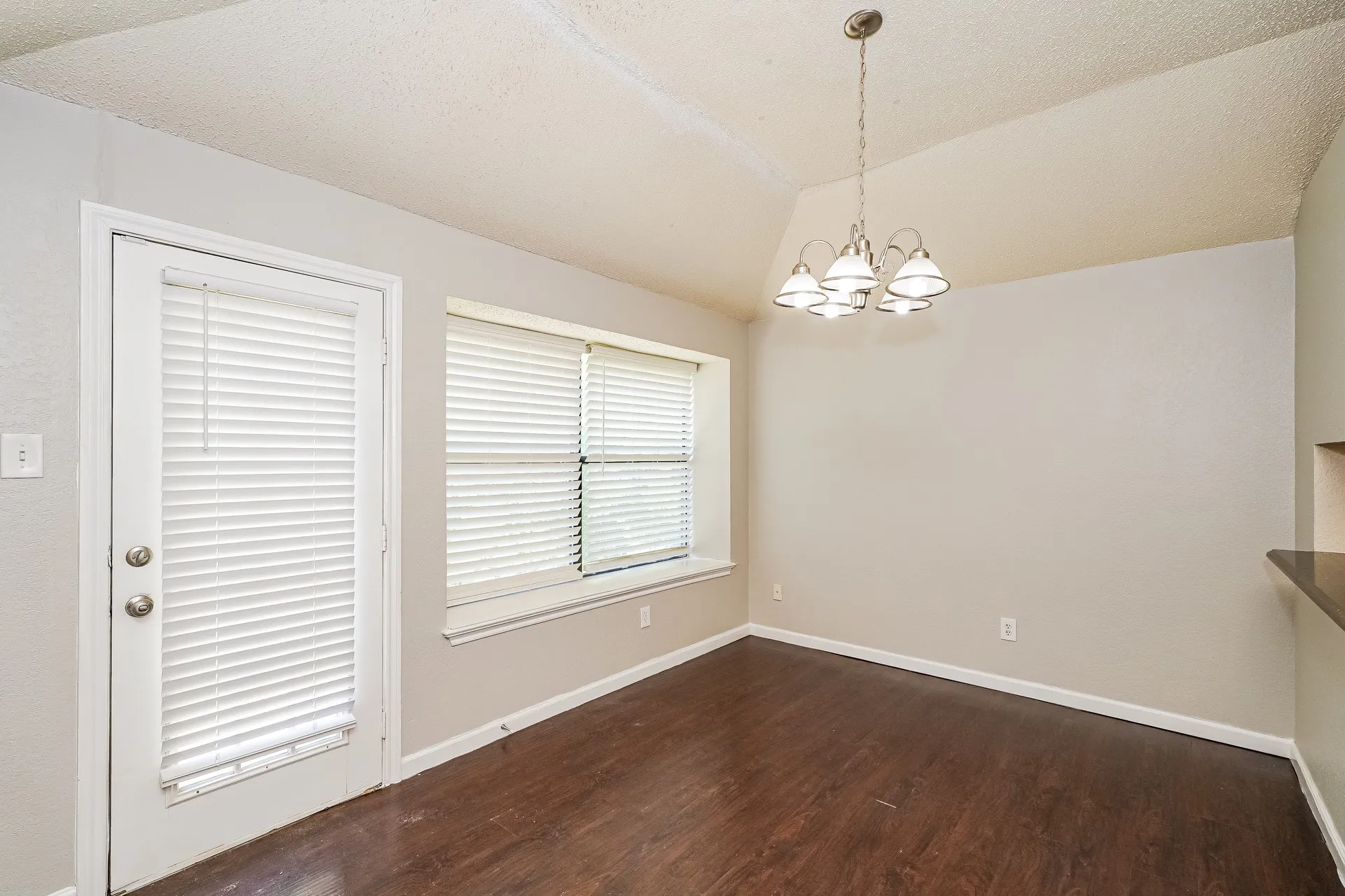 Single Family Residence For Rent in Tarrant County , 6476 Sudbury Way, North Richland Hills, Texas 76182, 3 Bedroom, 3 Bathroom, 2 Garage spaces, 2,053 Sqft, built in 1986, mls#21362286, Real Estate Agent in North Richland Hills, Homes For Rent in Tarrant county, Homes For Rent in North Richland Hills, Realtor in North Richland Hills Texas, Real Estate Brokerage Independent Realty Texas, Luminita Cordes Realtor