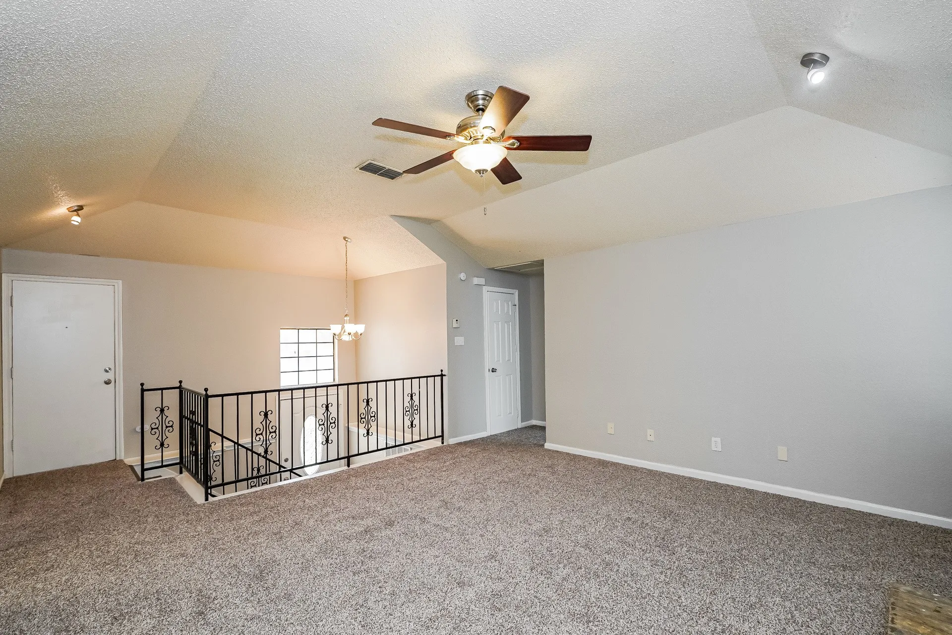 Single Family Residence For Rent in Tarrant County , 6476 Sudbury Way, North Richland Hills, Texas 76182, 3 Bedroom, 3 Bathroom, 2 Garage spaces, 2,053 Sqft, built in 1986, mls#21362286, Real Estate Agent in North Richland Hills, Homes For Rent in Tarrant county, Homes For Rent in North Richland Hills, Realtor in North Richland Hills Texas, Real Estate Brokerage Independent Realty Texas, Luminita Cordes Realtor