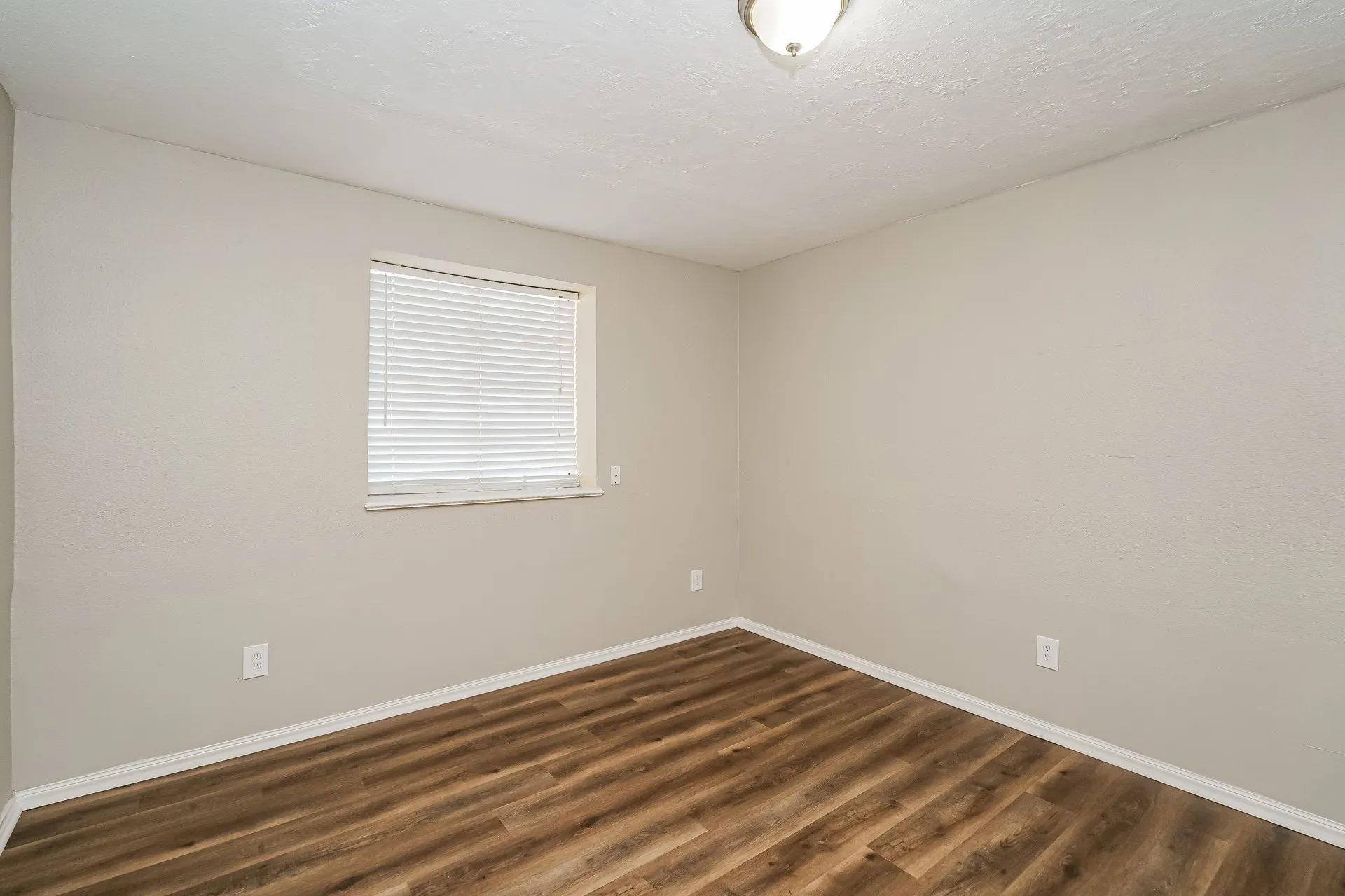 Single Family Residence For Rent in Tarrant County , 6476 Sudbury Way, North Richland Hills, Texas 76182, 3 Bedroom, 3 Bathroom, 2 Garage spaces, 2,053 Sqft, built in 1986, mls#21362286, Real Estate Agent in North Richland Hills, Homes For Rent in Tarrant county, Homes For Rent in North Richland Hills, Realtor in North Richland Hills Texas, Real Estate Brokerage Independent Realty Texas, Luminita Cordes Realtor