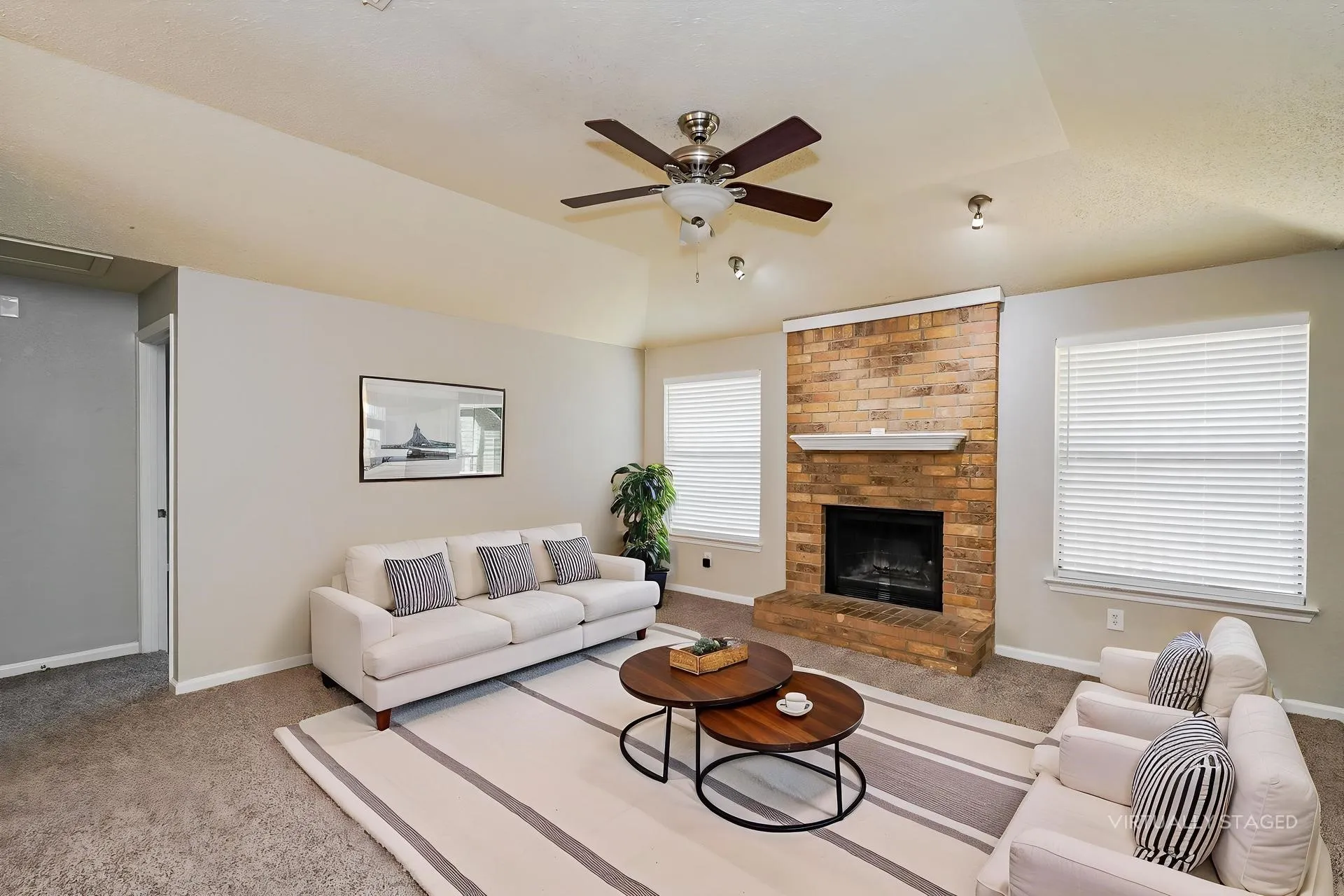 Single Family Residence For Rent in Tarrant County , 6476 Sudbury Way, North Richland Hills, Texas 76182, 3 Bedroom, 3 Bathroom, 2 Garage spaces, 2,053 Sqft, built in 1986, mls#21362286, Real Estate Agent in North Richland Hills, Homes For Rent in Tarrant county, Homes For Rent in North Richland Hills, Realtor in North Richland Hills Texas, Real Estate Brokerage Independent Realty Texas, Luminita Cordes Realtor